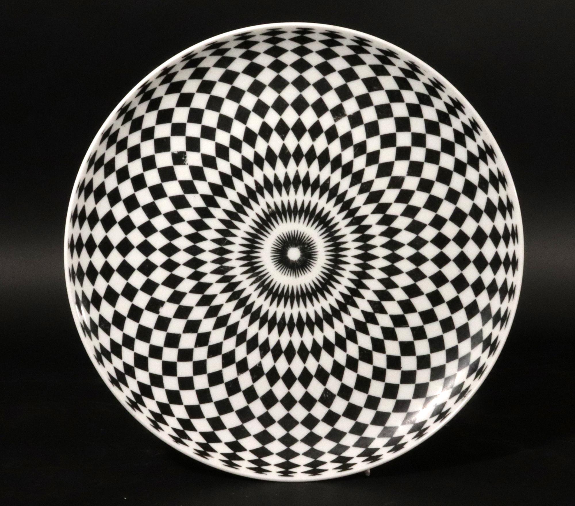 Fornasetti Egocentrismo Porcelana Platos Op Art Geométricos, Seis Platos en venta 8