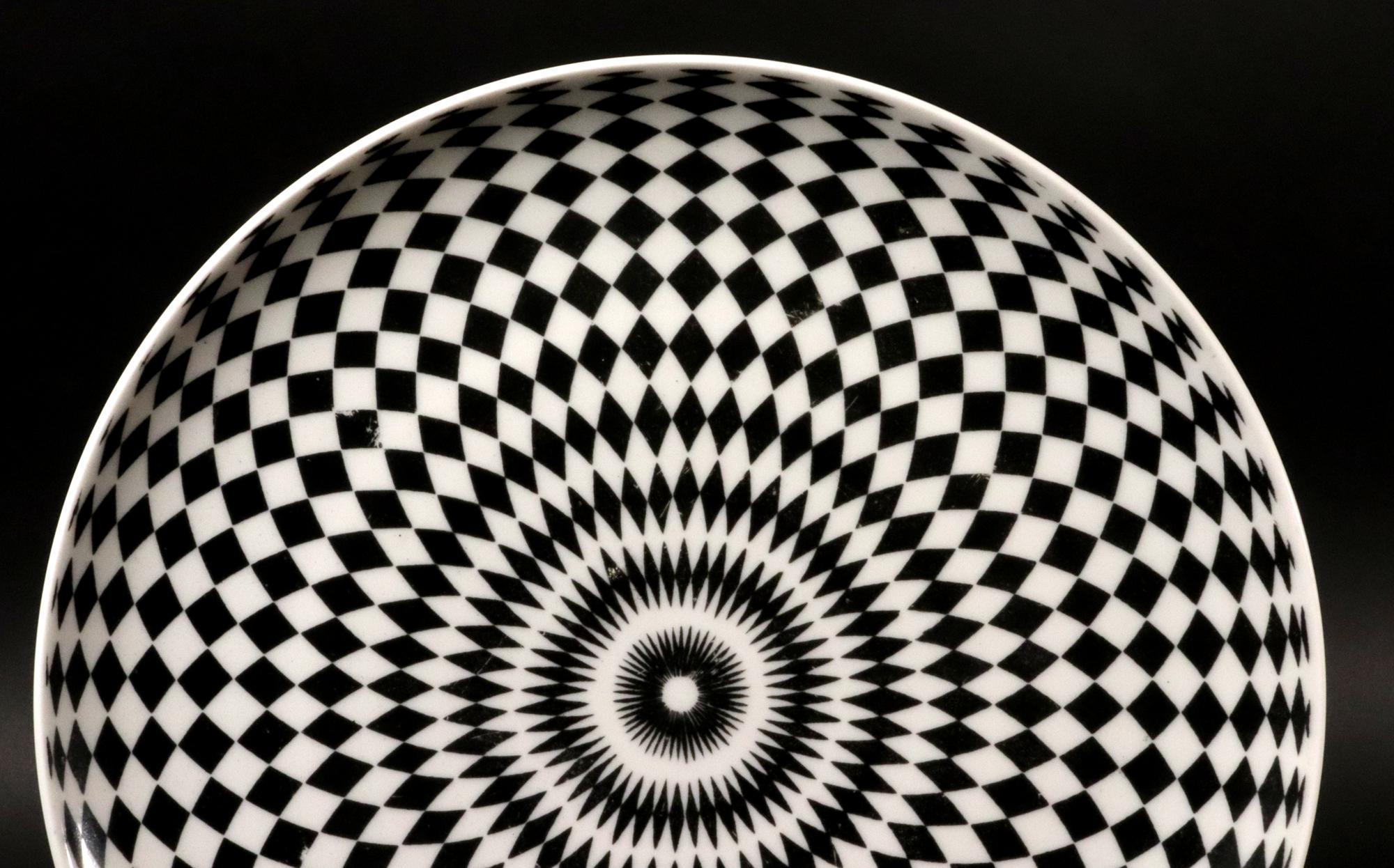 Fornasetti Egocentrismo Porcelana Platos Op Art Geométricos, Seis Platos en venta 10