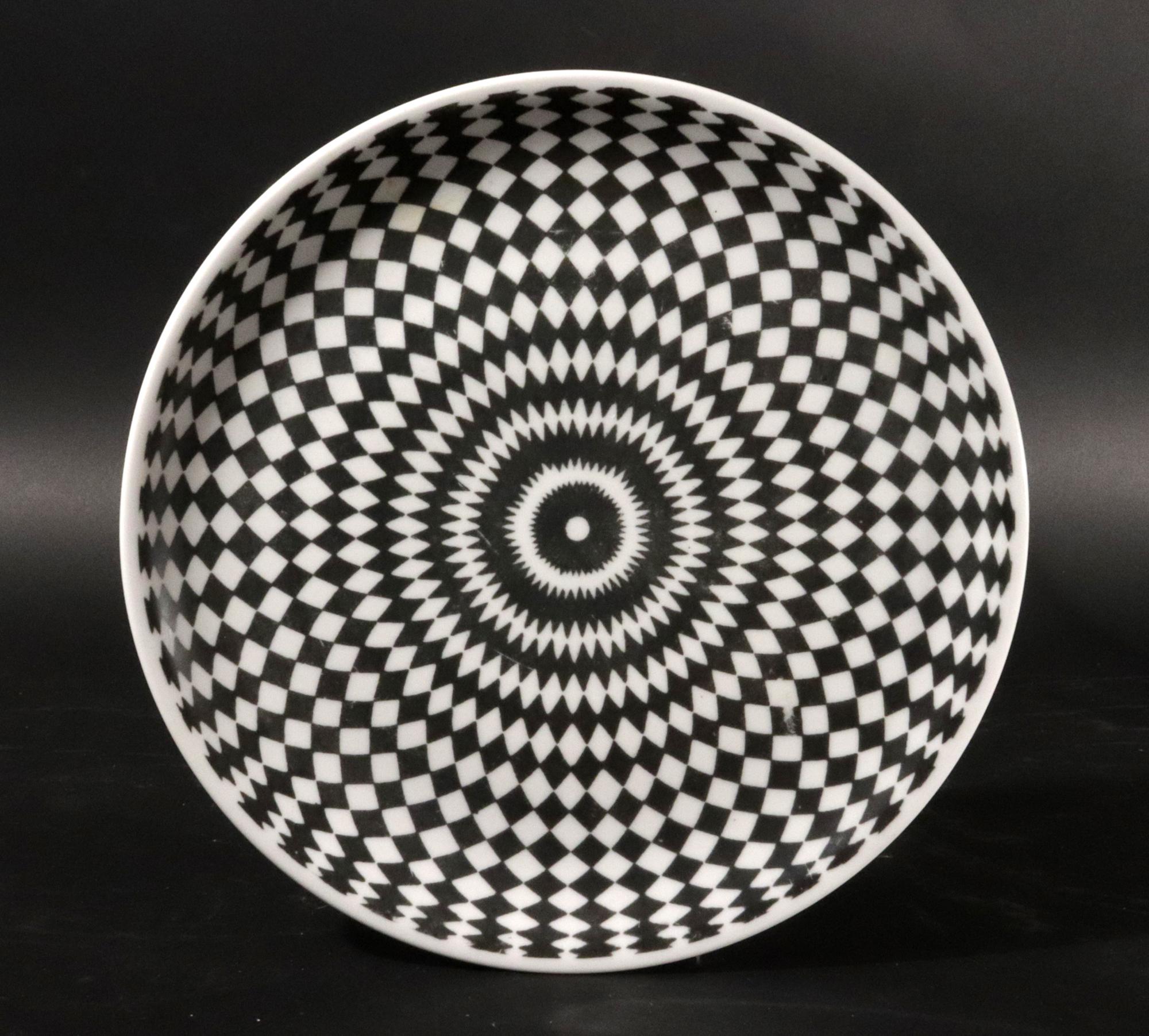 Fornasetti Egocentrismo Porcelana Platos Op Art Geométricos, Seis Platos en venta 12