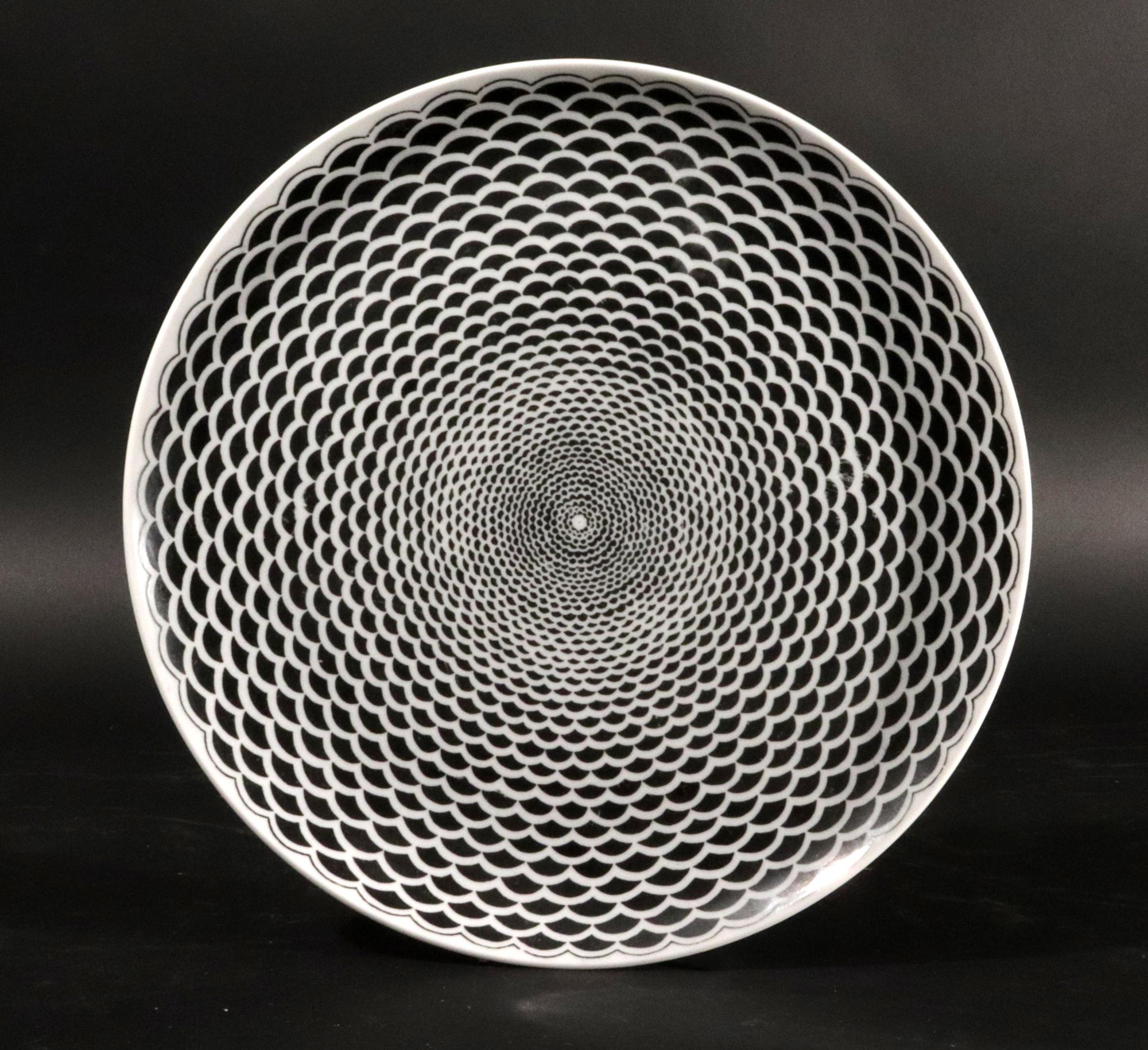 Fornasetti Egocentrismo Porcelana Platos Op Art Geométricos, Seis Platos en venta 1