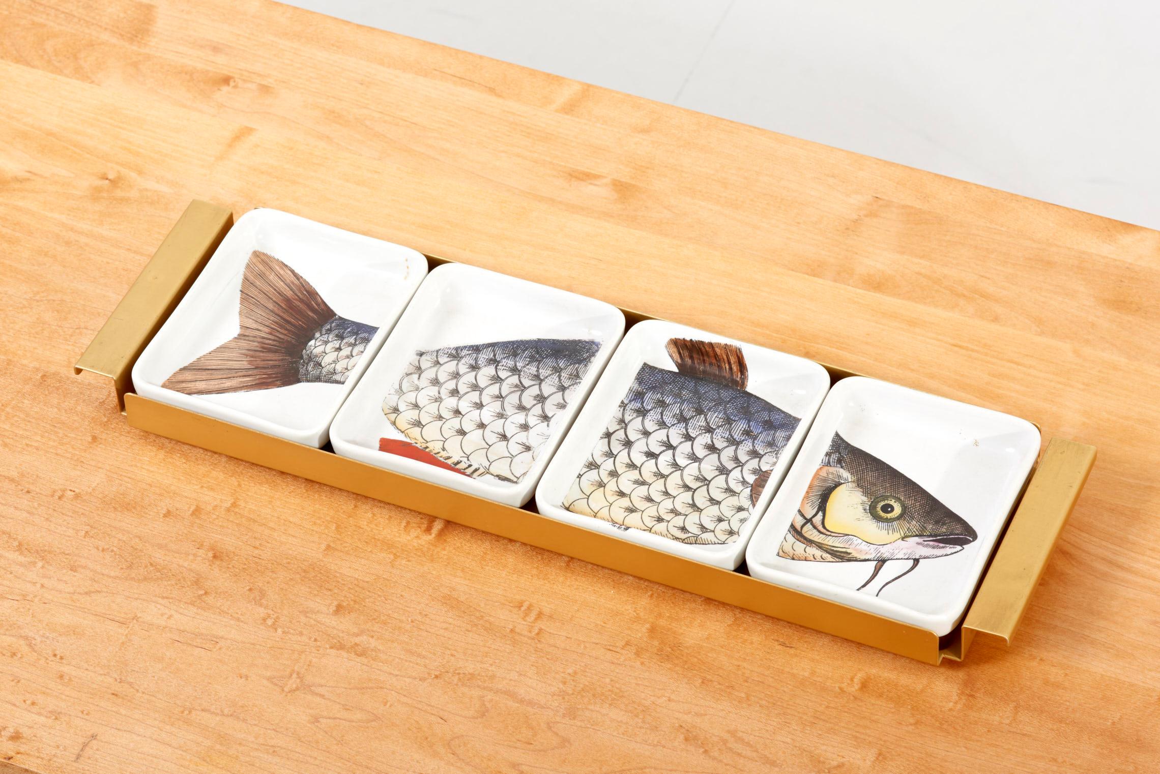 Fornasetti-Fischschalen auf Tablett, Italien, 1950er Jahre (Moderne der Mitte des Jahrhunderts) im Angebot