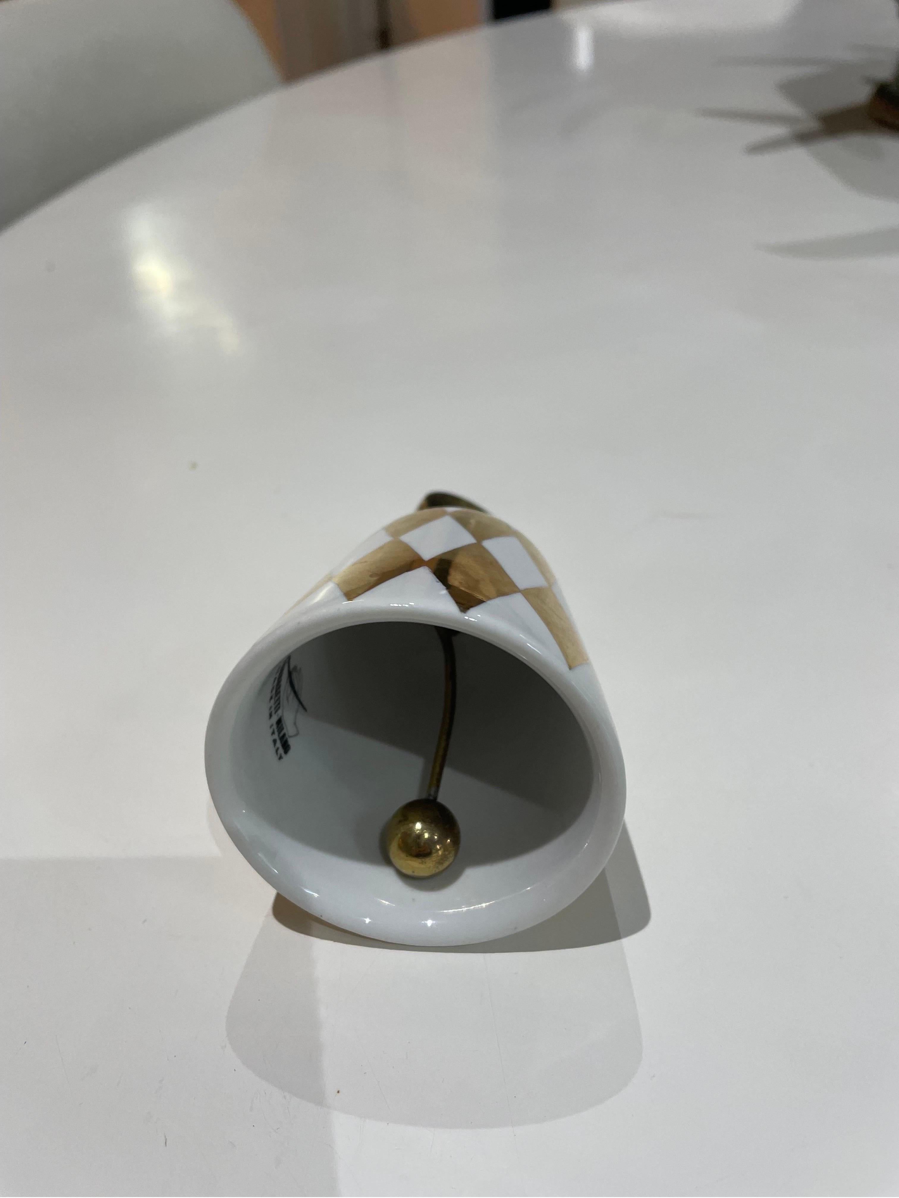 Cloche en porcelaine blanche et or de Fornasetti Bon état - En vente à Chicago, IL