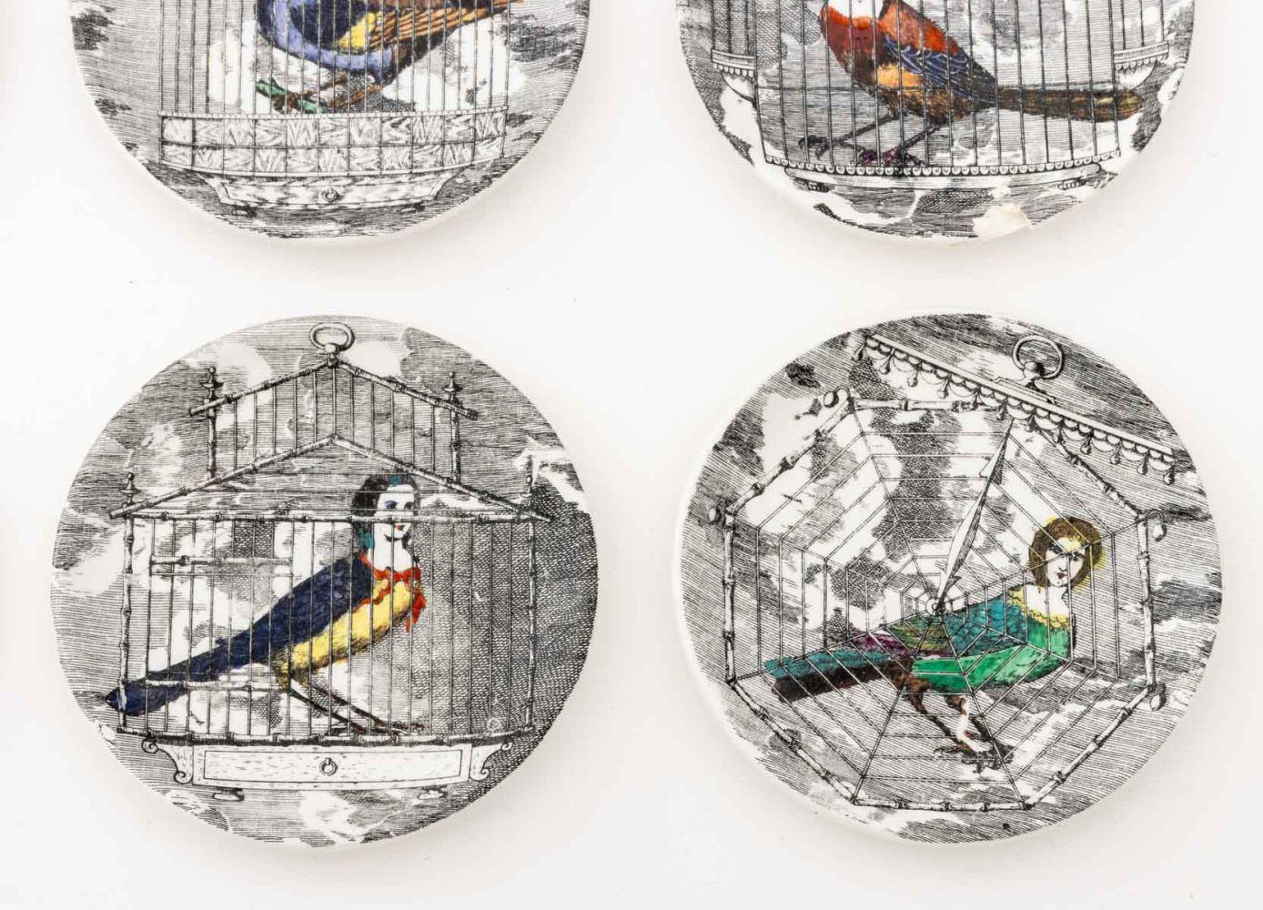 Fornasetti Le Arpie Gentili Porzellan Untersetzer, 8 im Zustand „Gut“ im Angebot in Astoria, NY