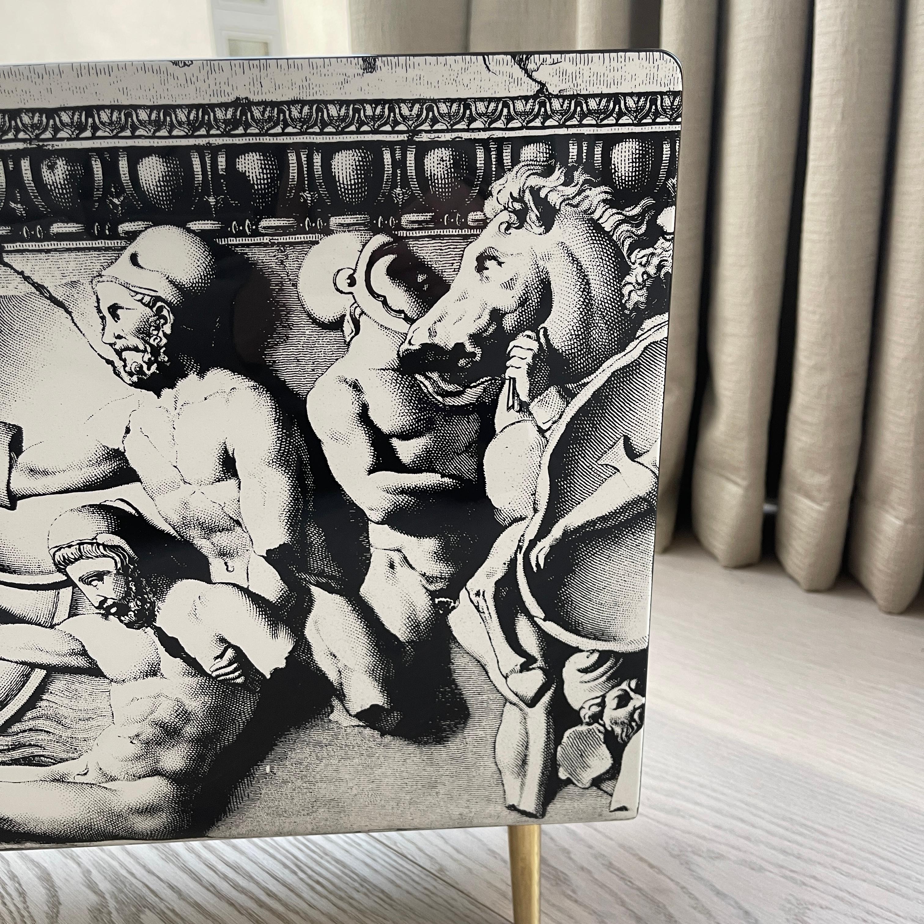 XXI secolo e contemporaneo Portariviste Fornasetti - Bassorilievo in vendita