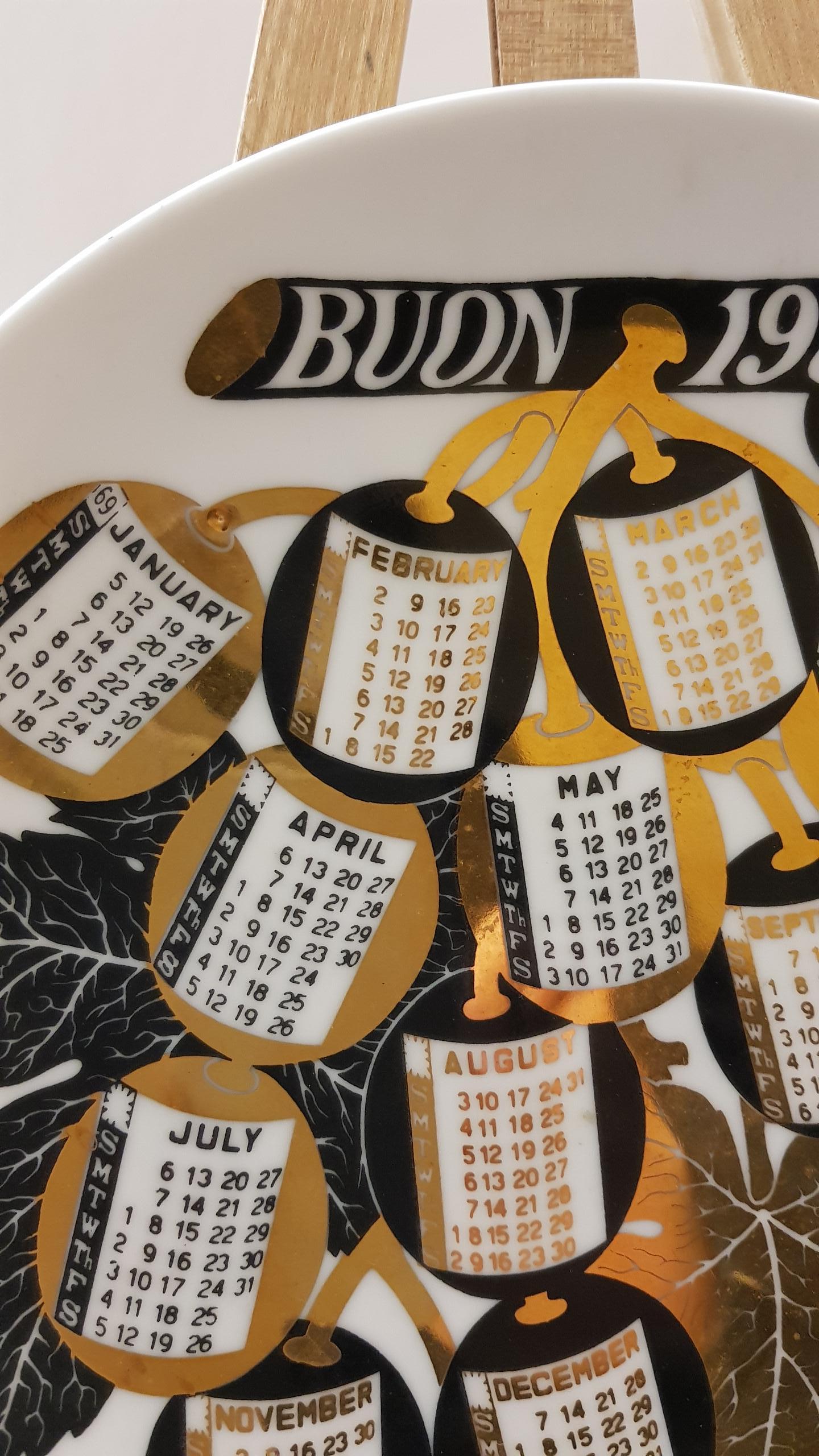 Calendar dish with calendar decoration of 1969
marked.