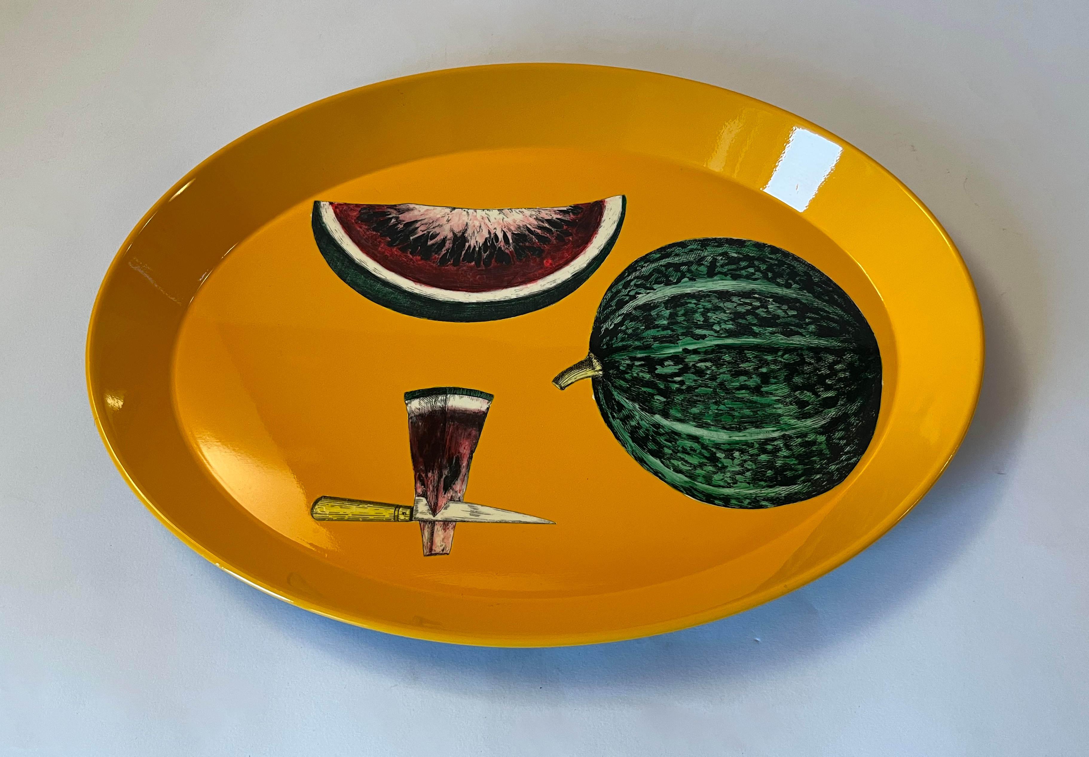 FORNASETTI Wassermelon-Ovales Metalltablett aus Metall (Moderne der Mitte des Jahrhunderts) im Angebot
