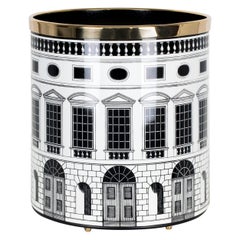 Panier en papier Fornasetti Architettura en métal noir et blanc fabriqué à la main et en laiton