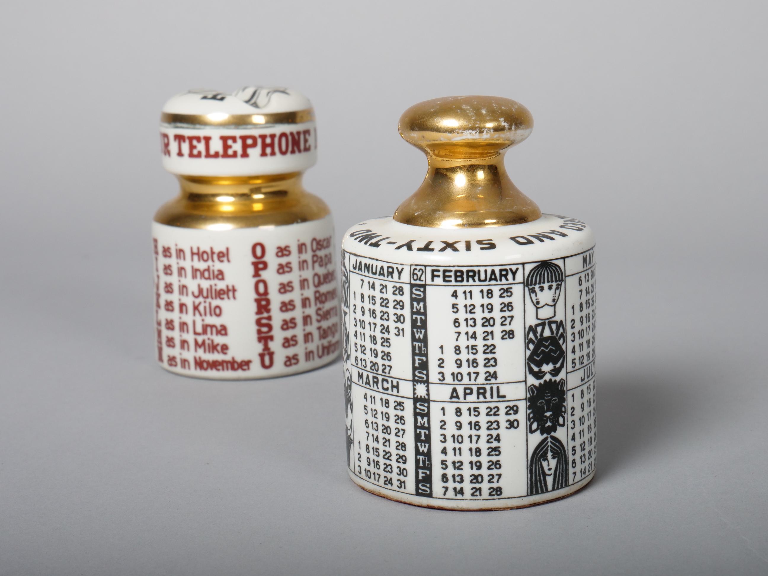 Fornasetti Briefbeschwerer 1962 Zodiac Kalender (Porzellan) im Angebot