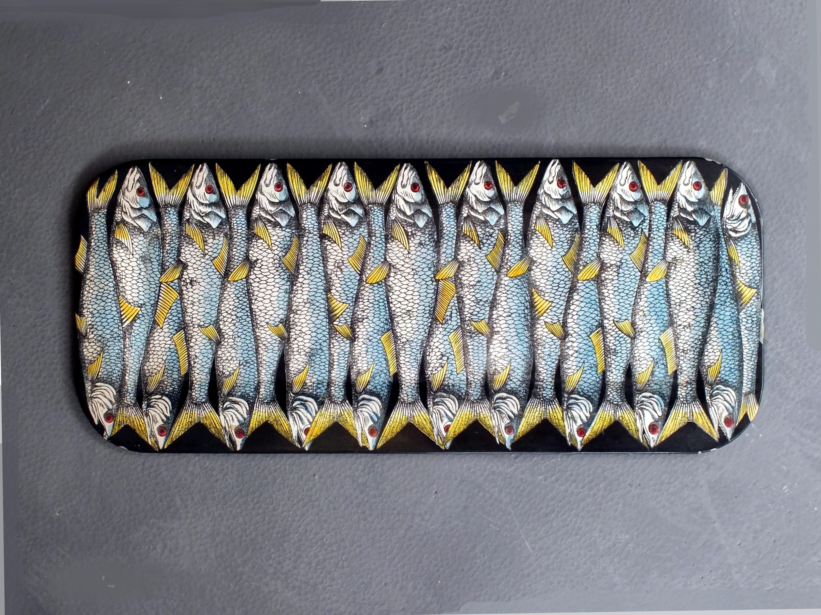 Laqué Fornasetti Piero Milan Italie dans les années 50  première édition du plateau laqué poisson en vente