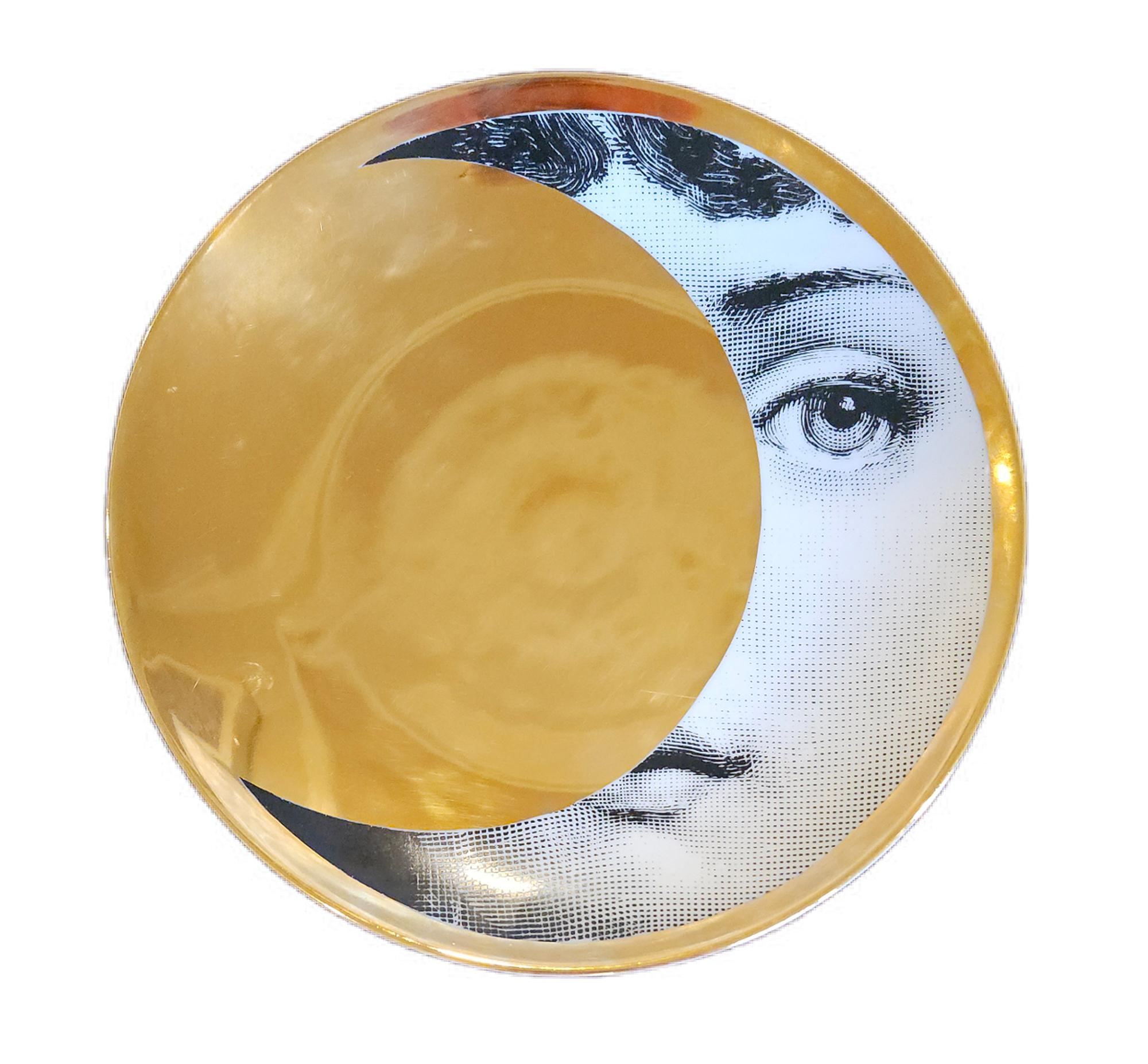 Fornasetti Porcelain Plate, Tema e Variazioni, Pattern No. 39
Atelier Fornasetti, Milan Porcelain with gold accents 

Diameter: 10¼ in. x 1¼ in.

This surrealist porcelain plate belongs to Piero Fornasetti’s celebrated Tema e Variazioni series, a