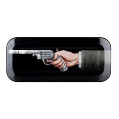 Fornasetti Bandeja Rectangular Braccio Con Pistola en Madera Negra