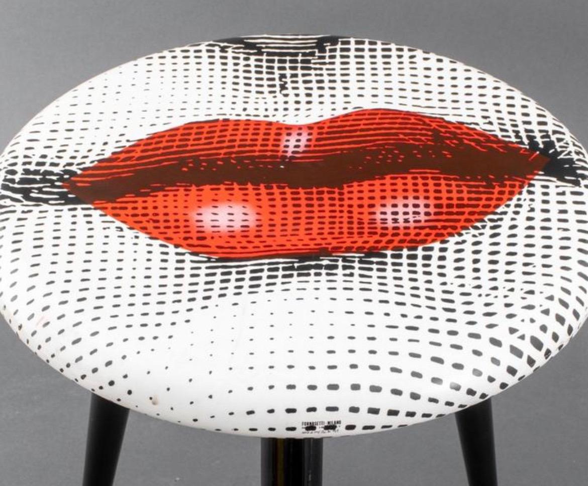 Fornasetti Red Lip Lacquered Bocca Stool In Good Condition For Sale In Los Angeles, CA