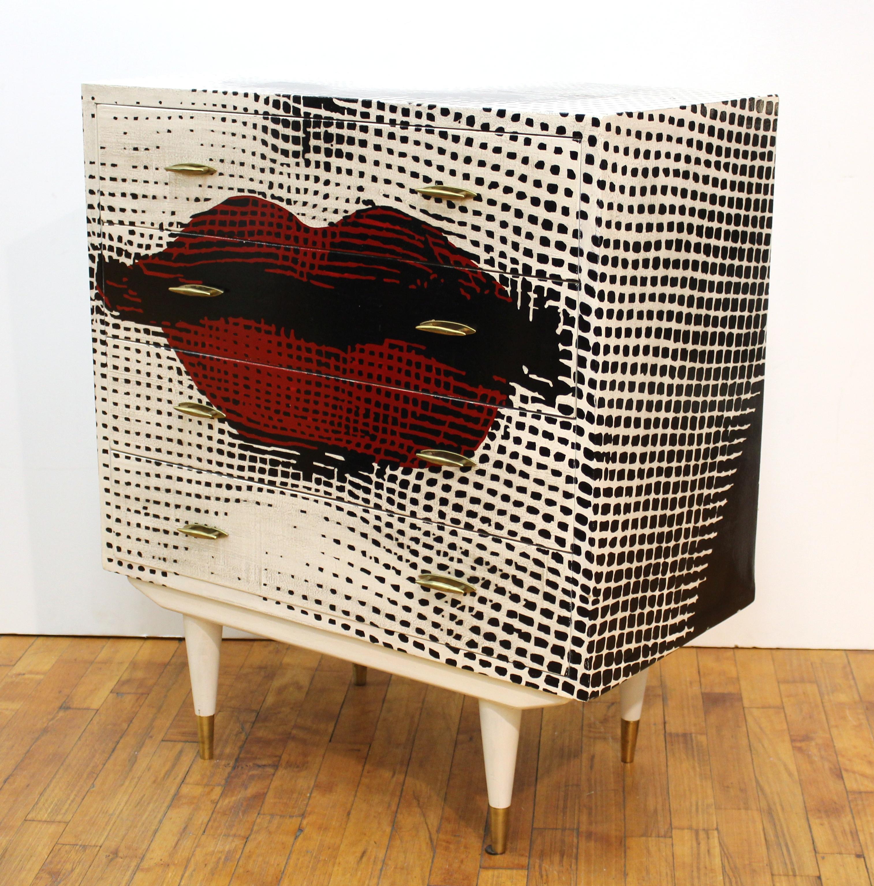 Mid-Century Modern Chest of Drawers with Painted Red Lips Face In Good Condition In New York, NY