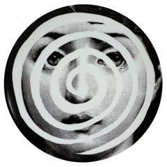 Surrealistischer Teller mit Themen und Variationen von Fornasetti, #18, Fornasetti, „Circles“
