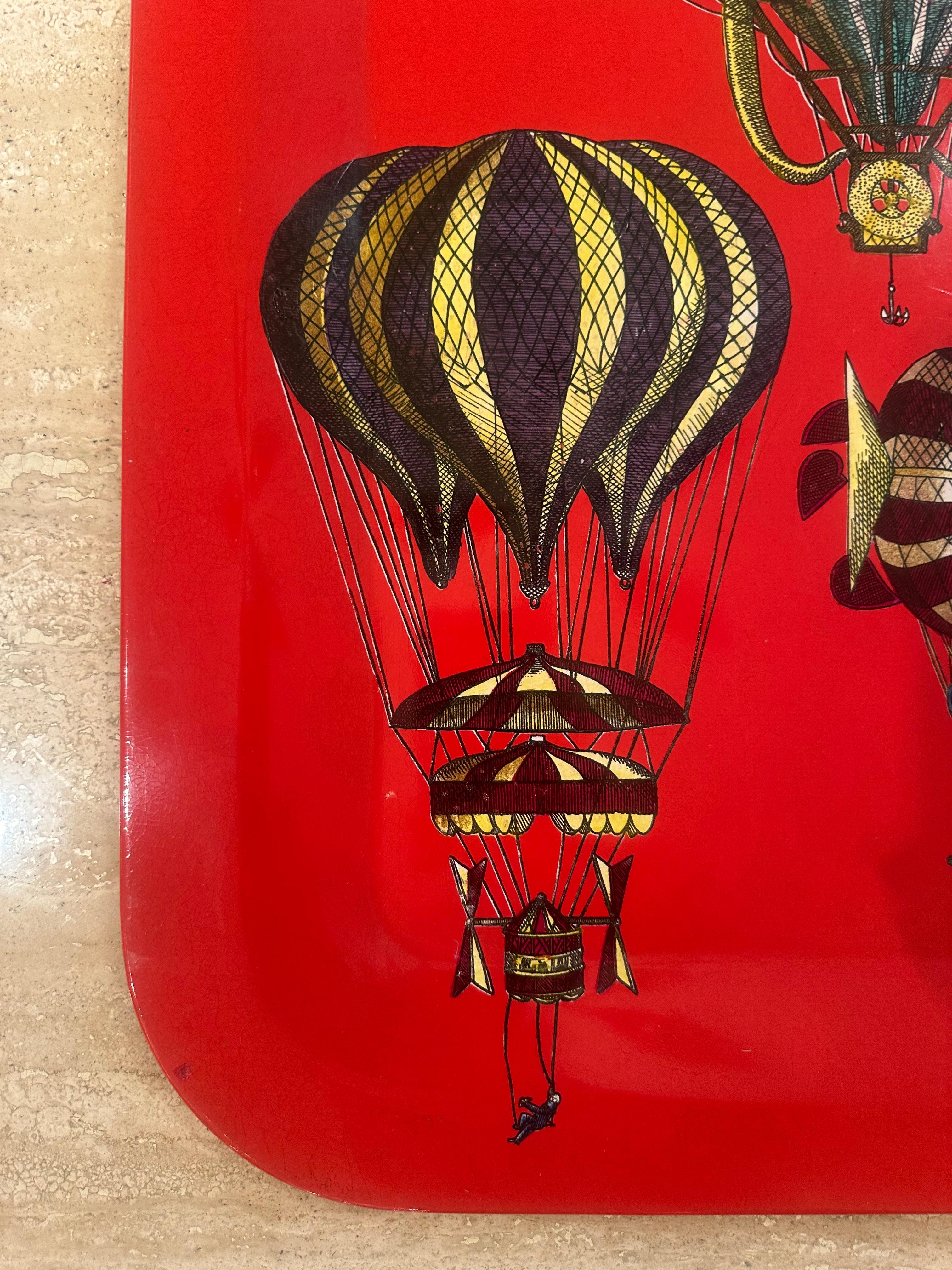 Milieu du XXe siècle Plateau Fornasetti, montgolfières fantastiques c1950 en vente