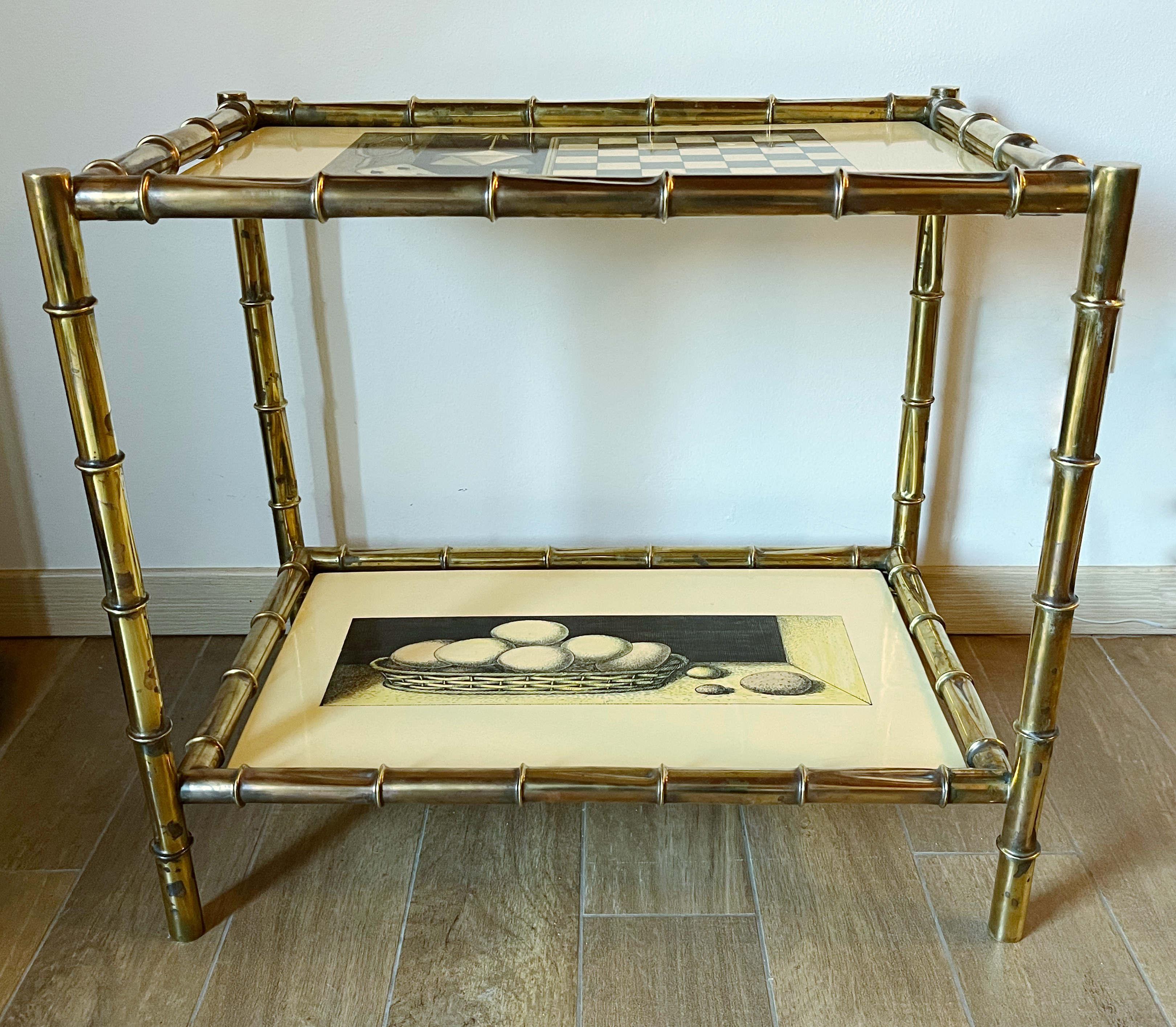 italien FORNASETTI Table plateau à deux niveaux en vente