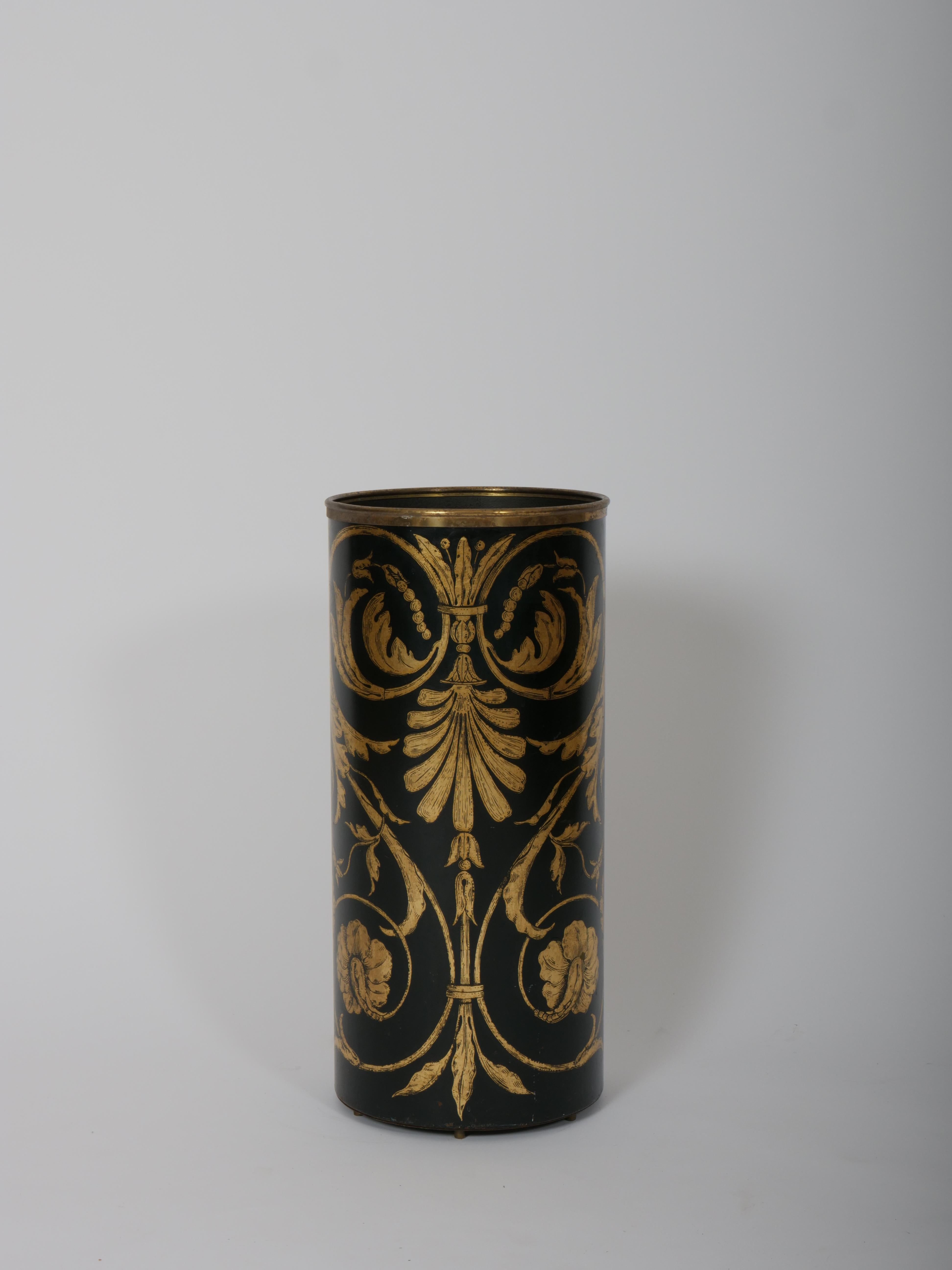 Portaombrelli Fornasetti in nero con disegno fogliare dorato.

Originale degli anni '50. 

Ottime condizioni