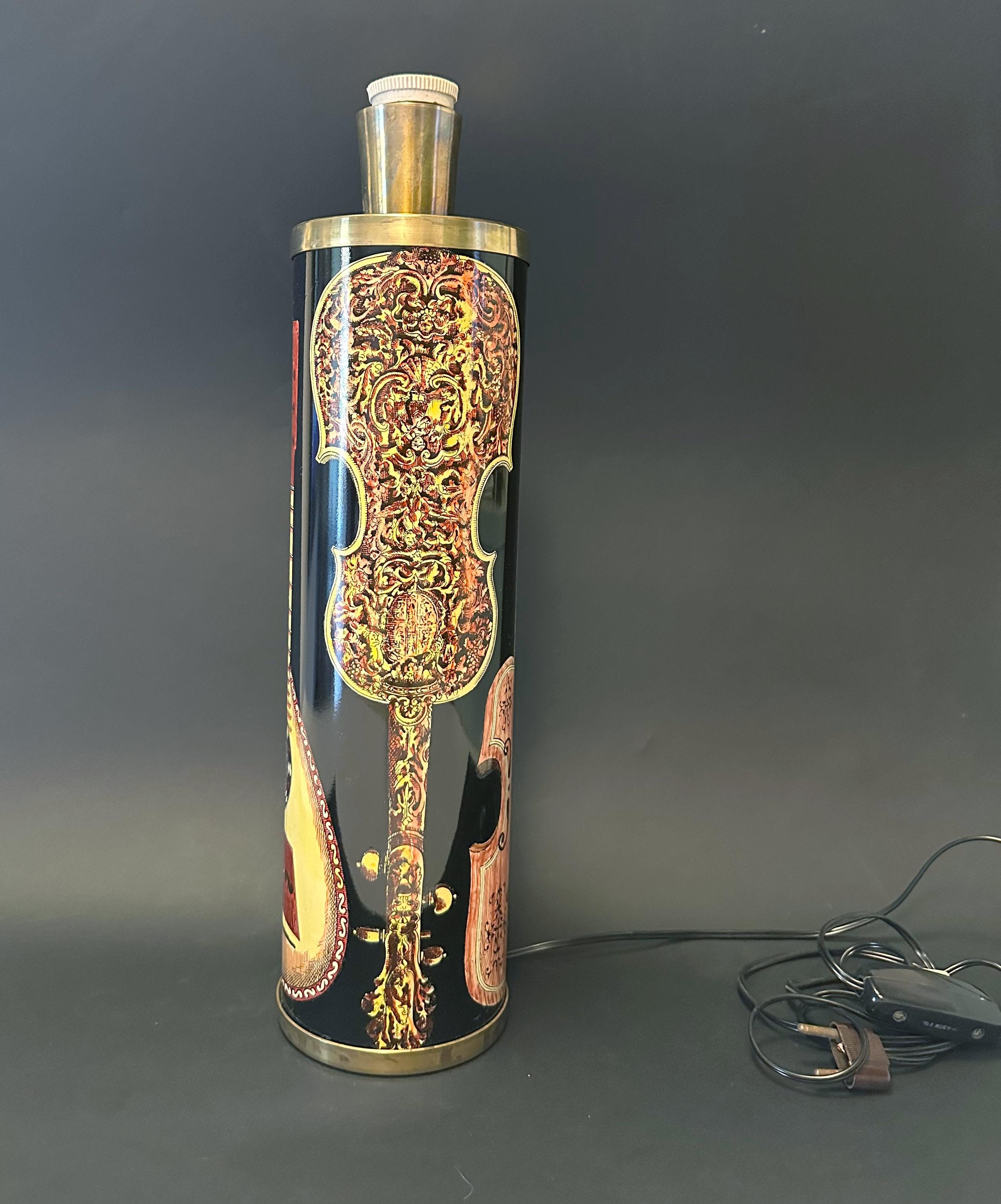 Vintage Italian table lamp with painted metal decorated in various musical instruments (lithographical and transfer-printed) and brass / made in Milan Italy in the 1980s
Original label on the base
1 light / E26 or E27 type / max 60W 
Measures: