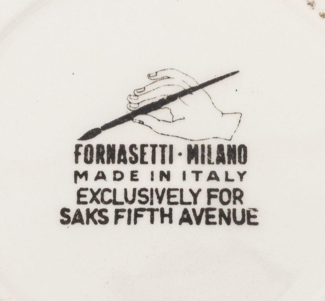 Doré Fornasetti x Saks Chariot romain en porcelaine, 8 pièces. en vente