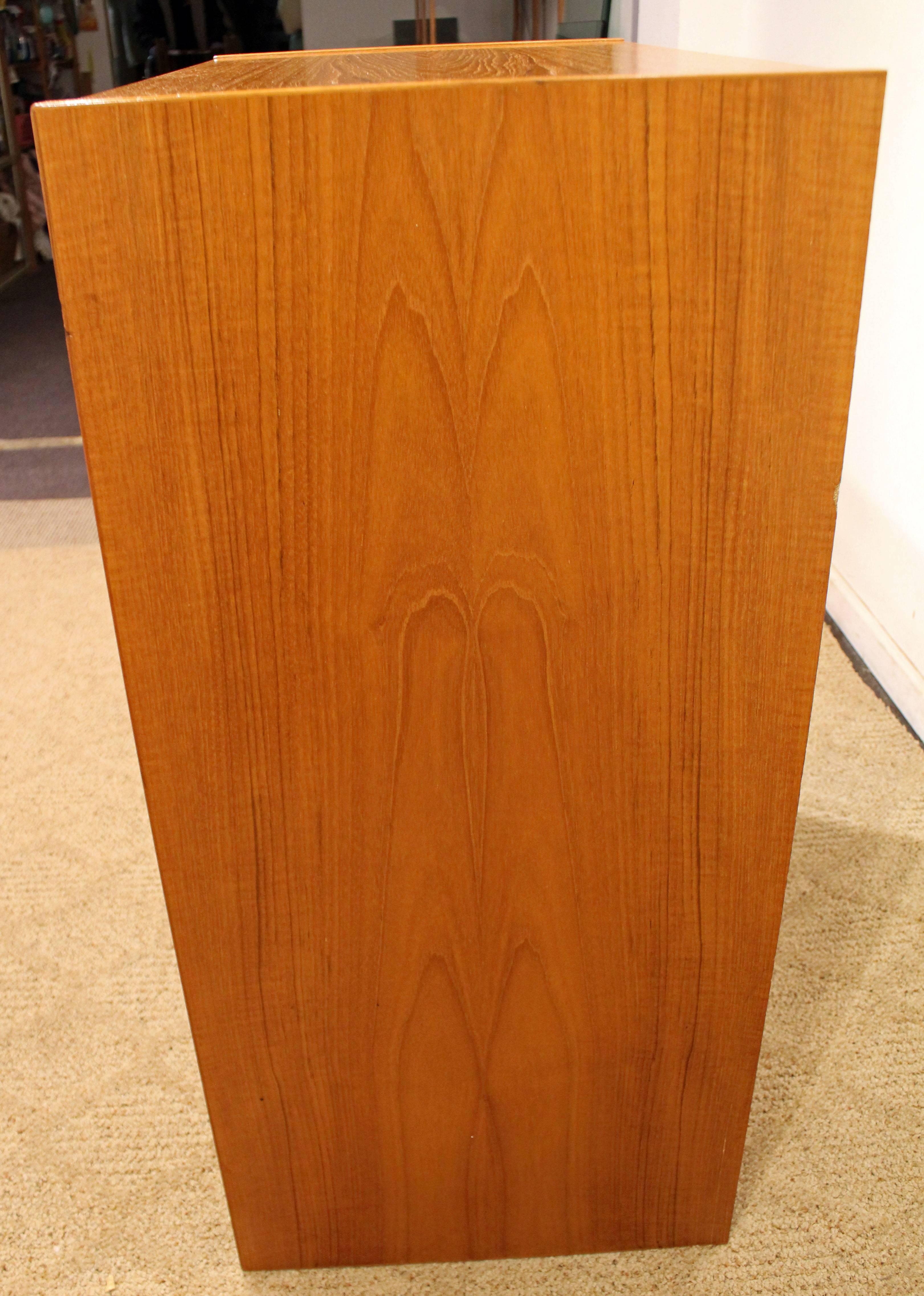Fornem Mobelkunst FM Teak Tall Chest (20. Jahrhundert)