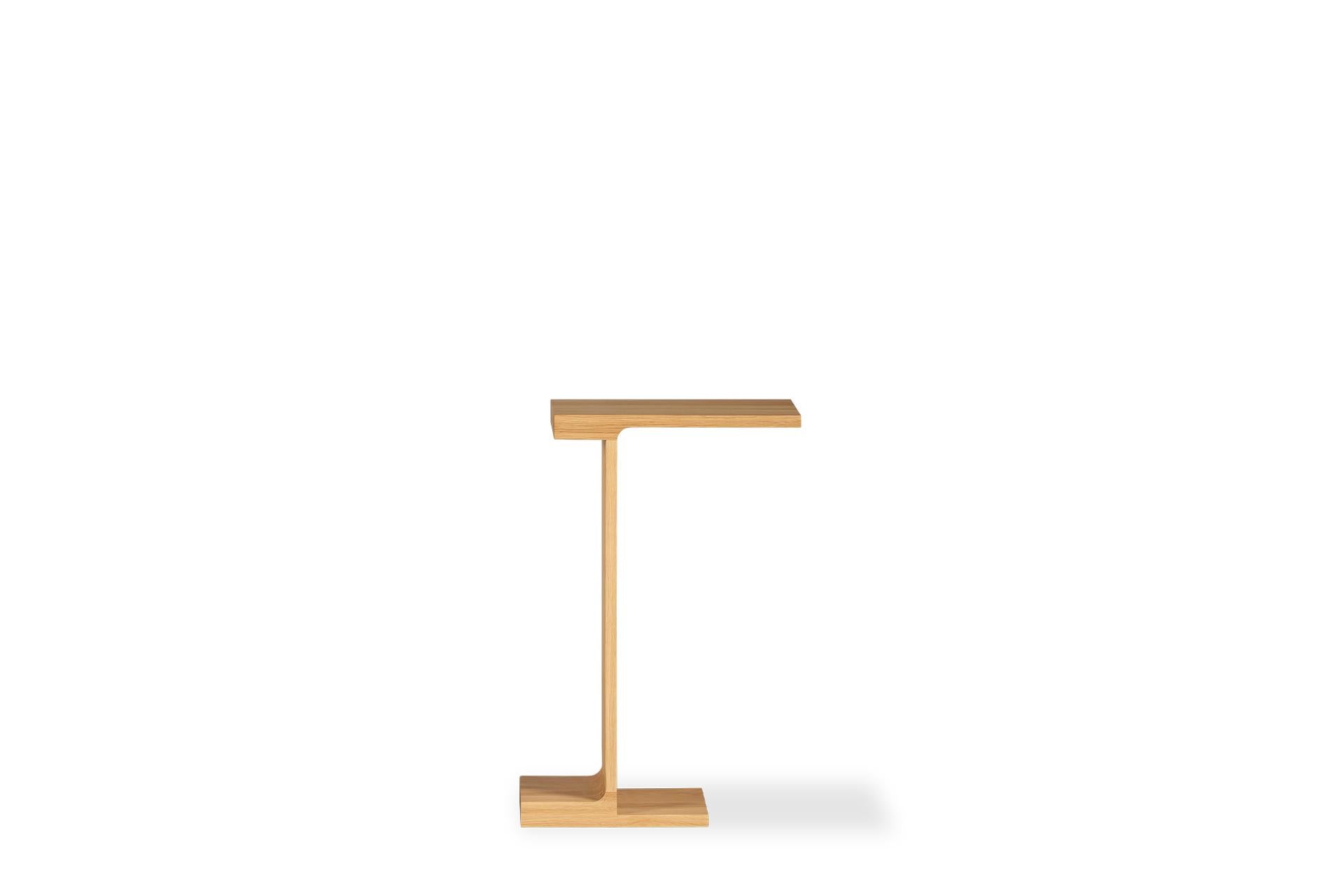 The Jo C Side Table combines modern aesthetics with everyday practicality.
Made from solid oak and finished with a protective coating, it offers a refined and natural look. Thanks to its smart design, it can easily slide under sofas or armchairs,