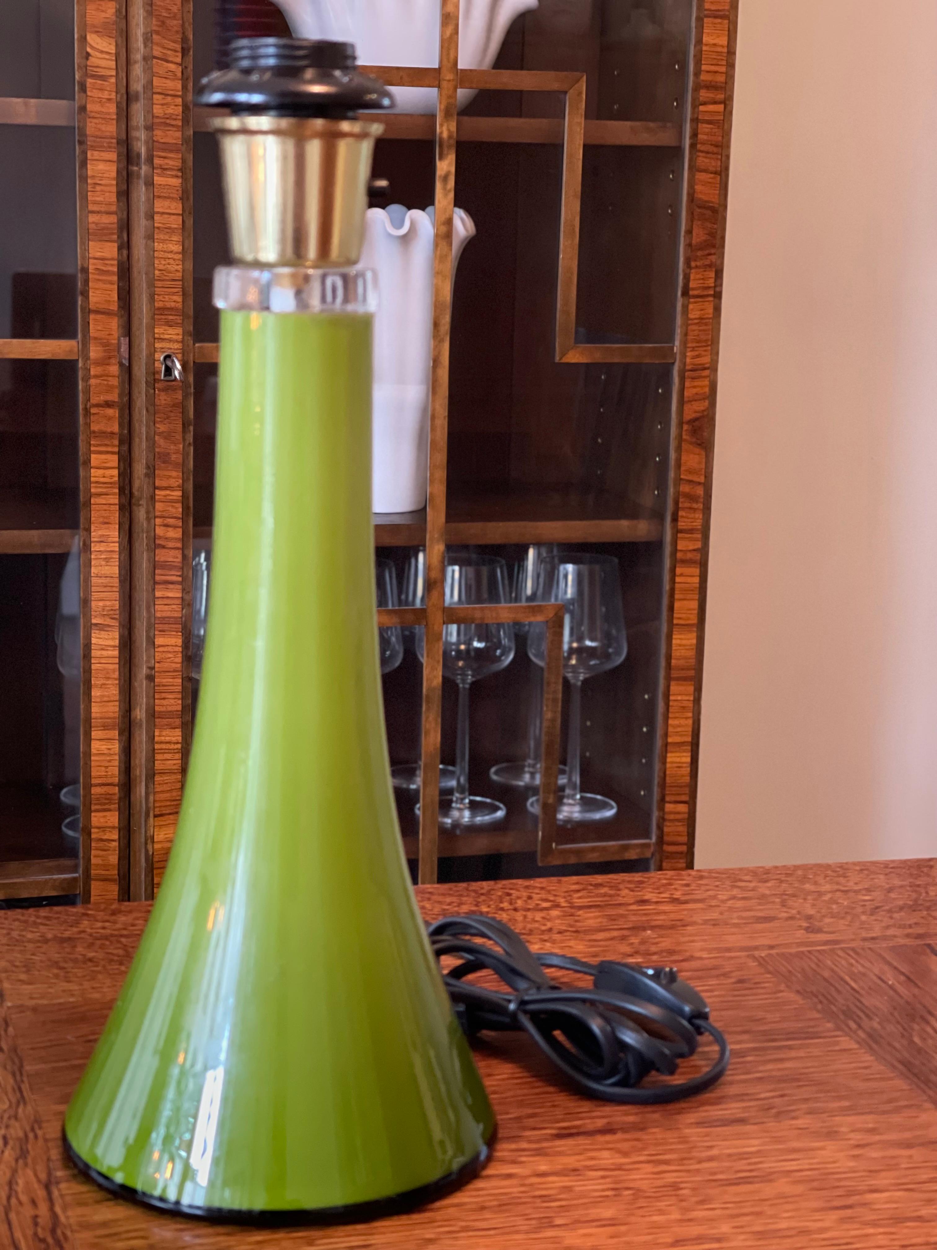 Lámpara de mesa Forrest Green Mid Century de Swedish Hyllinge Moderno de mediados de siglo en venta