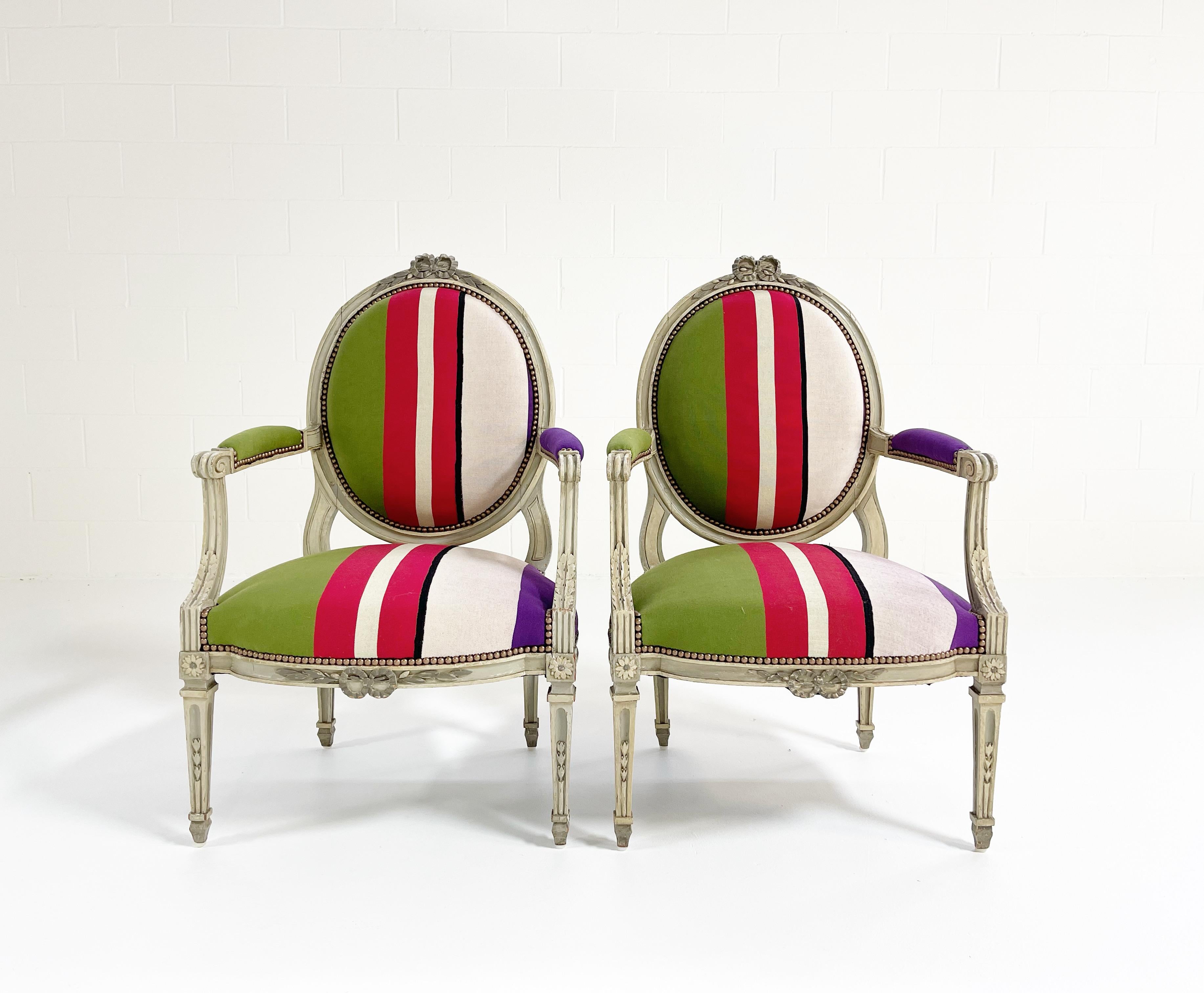 Paar Louis XVI- Fauteuils aus Colville Cristobal-Baumwolle, Forsyth, 18. Jahrhundert im Angebot 5