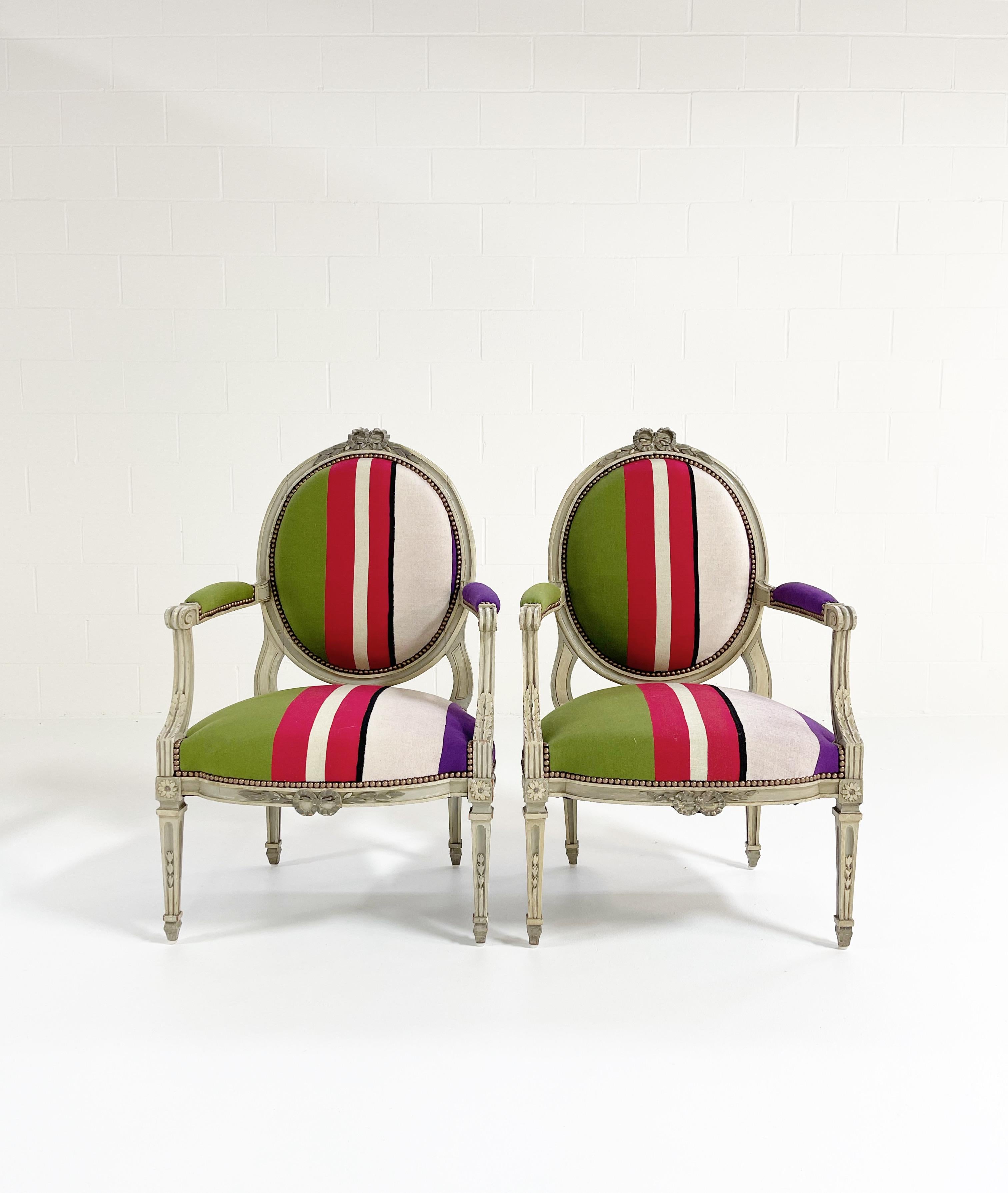 Forsyth 18th Century Louis XVI Fauteuils in Colville Cristobal Cotton, Pair For Sale 4