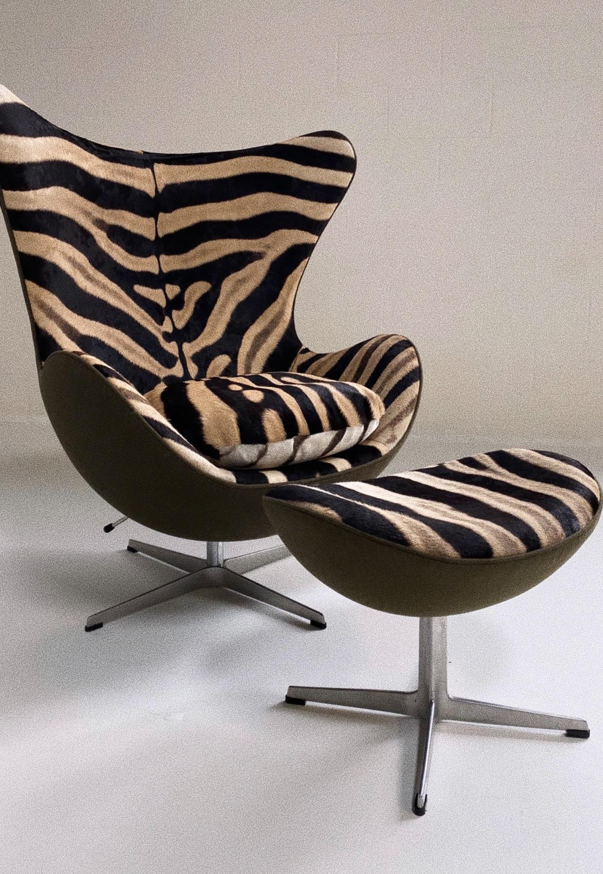 Bespoke Arne Jacobsen Egg Chair and Ottoman in Zebra and Loro Piana Wool 4