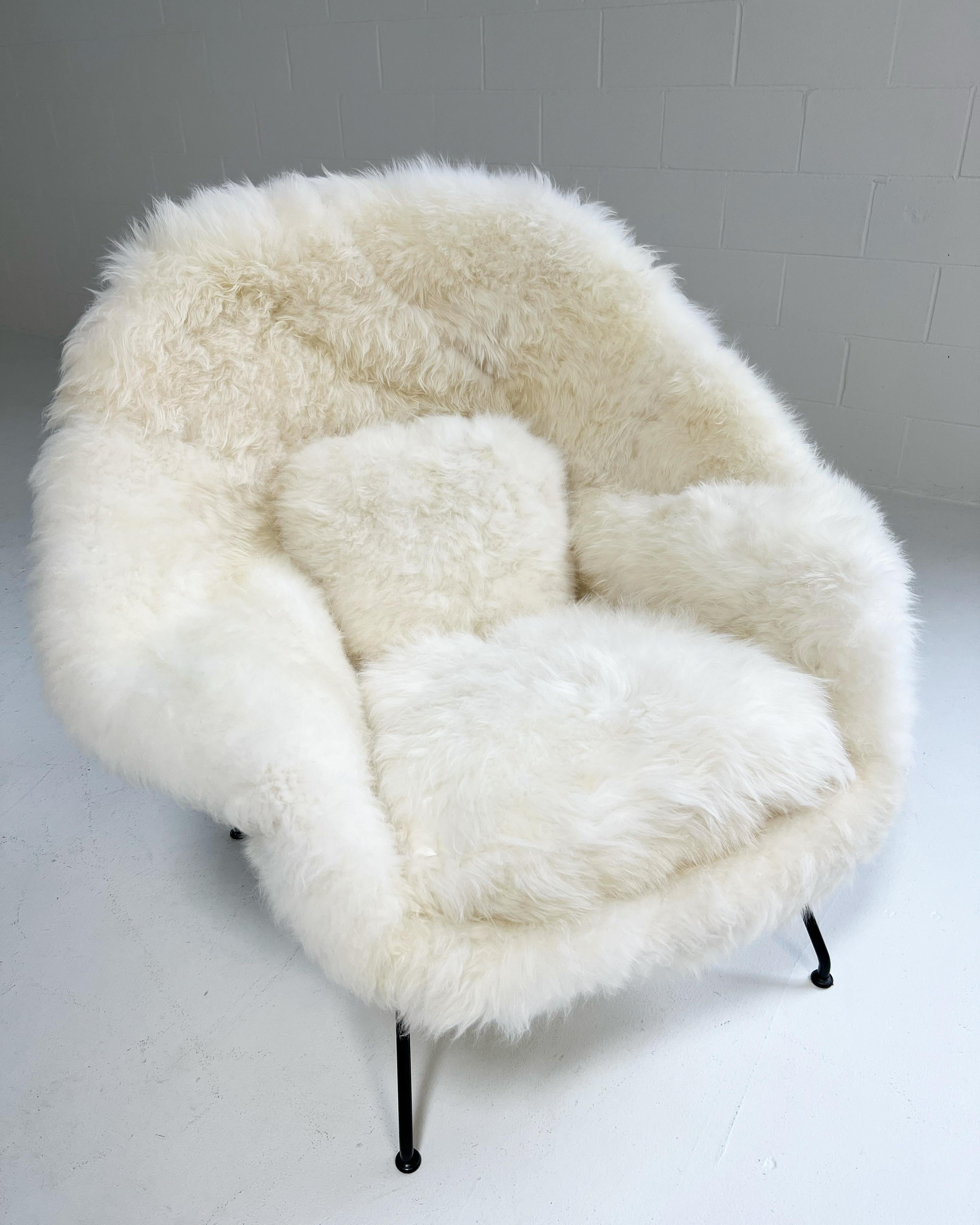 20th Century Forsyth Bespoke Eero Saarinen Womb Chair and Ottoman in Natural Cashmere For Sale