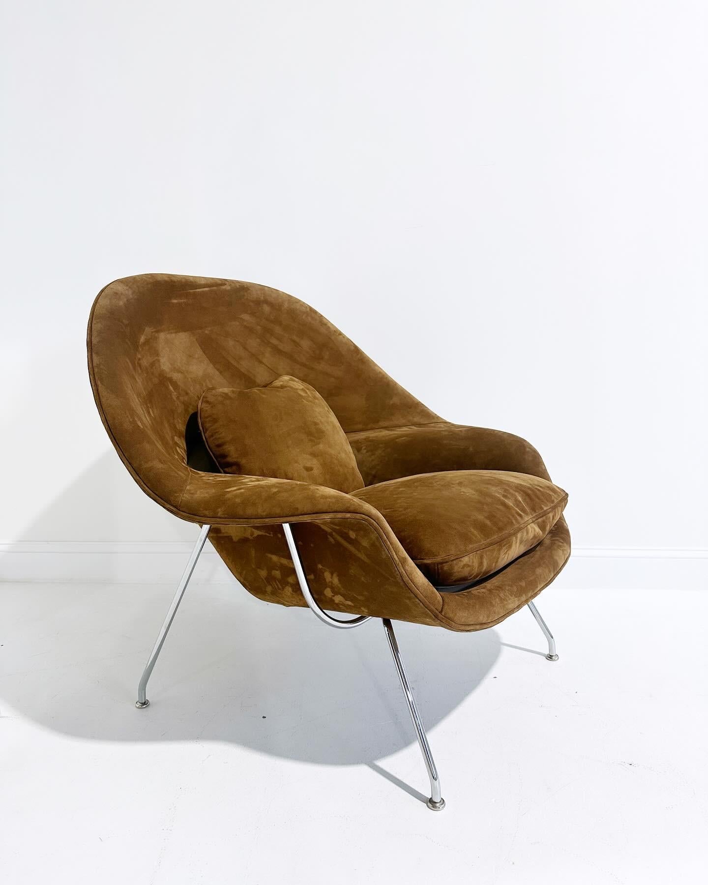 Mid-Century Modern Forsyth Bespoke Eero Saarinen Womb Chair and Ottoman in Suede For Sale