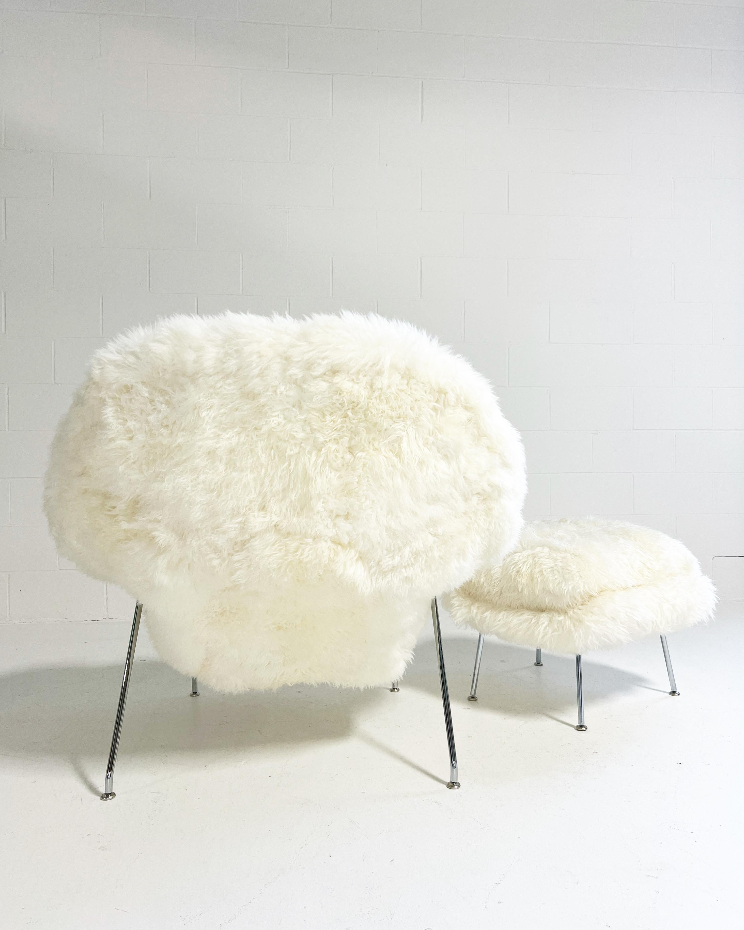 Fauteuil et repose-pieds Forsyth en peau de mouton ondulé Eero Saarinen sur mesure en vente 3
