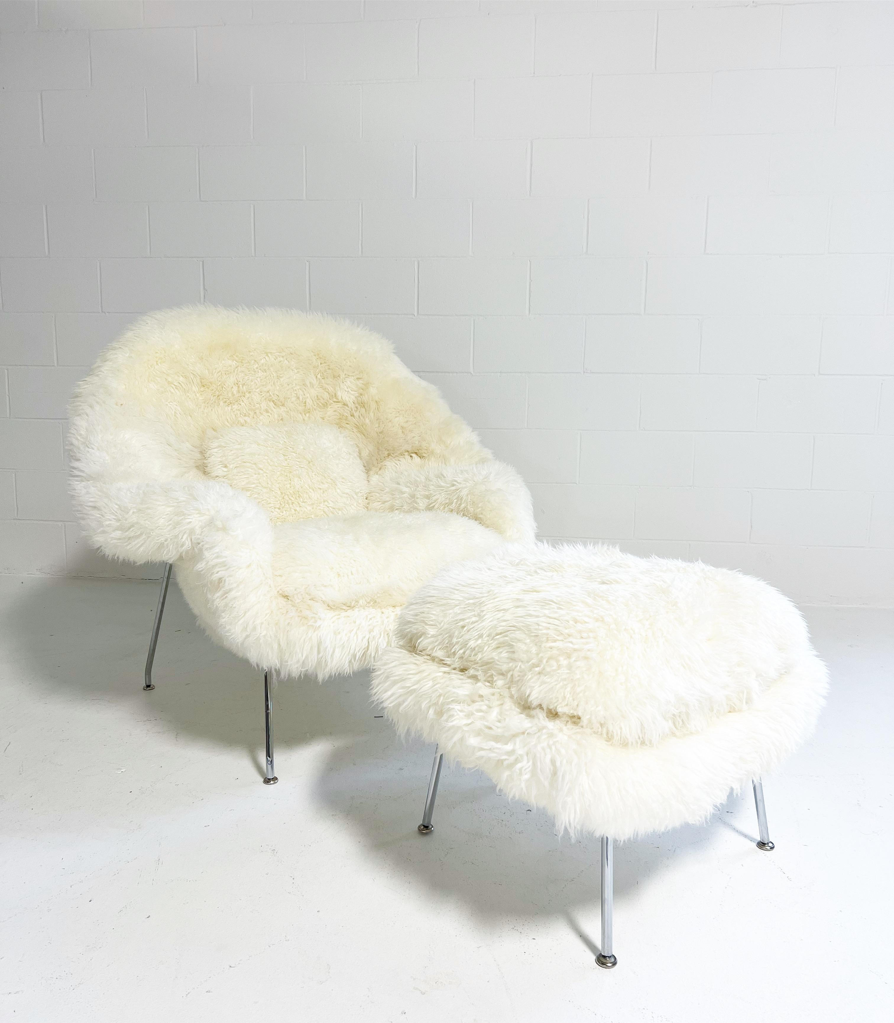 Mid-Century Modern Forsyth Bespoke Eero Saarinen Womb Chair and Ottoman in Wavy Sheepskin For Sale
