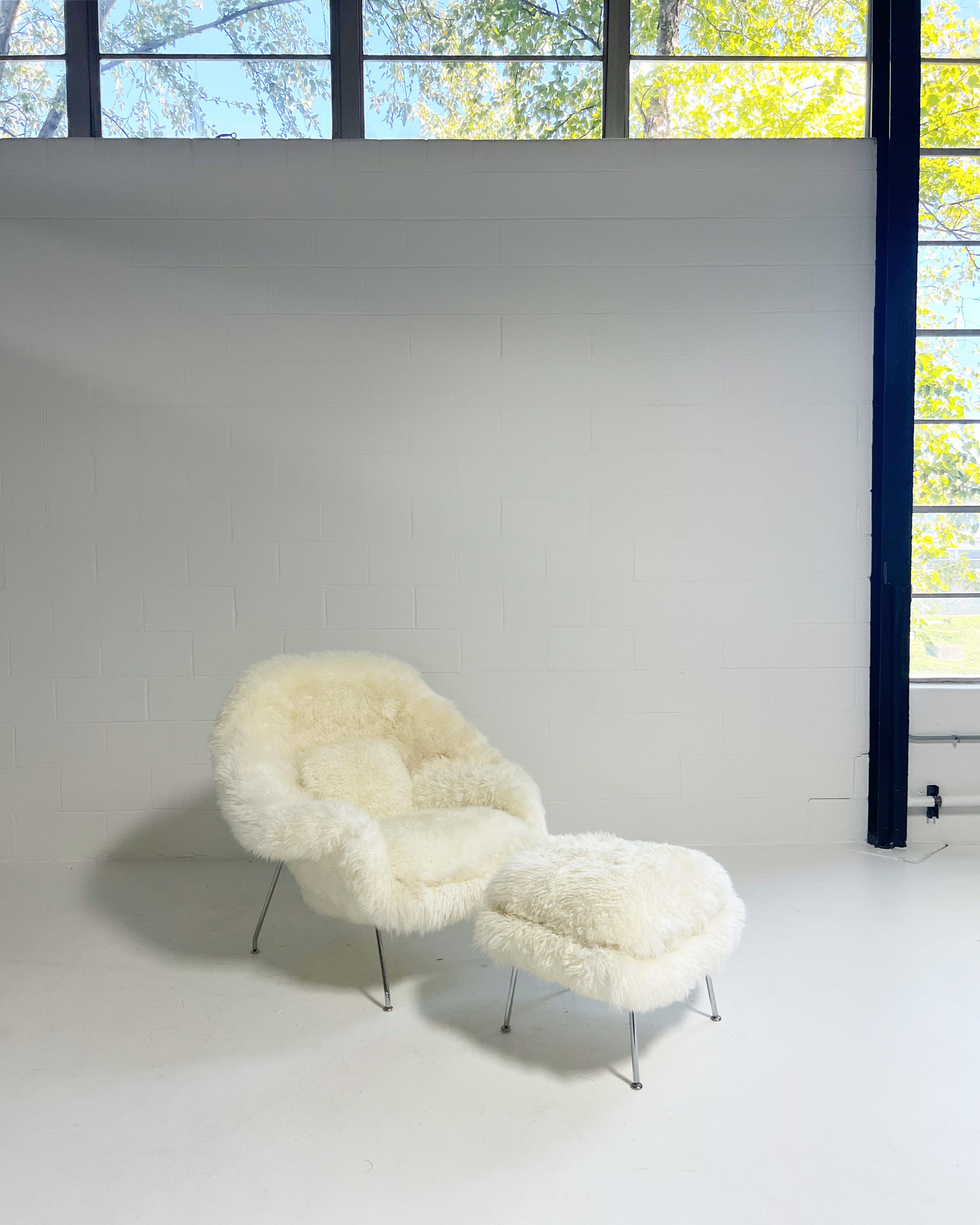 Forsyth Bespoke Eero Saarinen Womb Chair and Ottoman in Wavy Sheepskin In Excellent Condition For Sale In SAINT LOUIS, MO