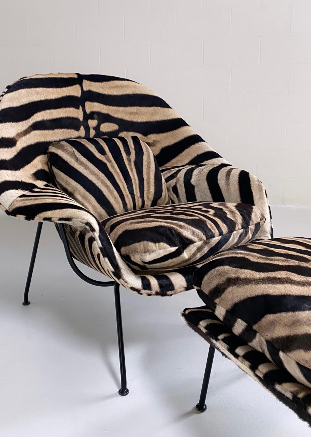 Silla y otomana Eero Saarinen Womb en cebra en venta 3