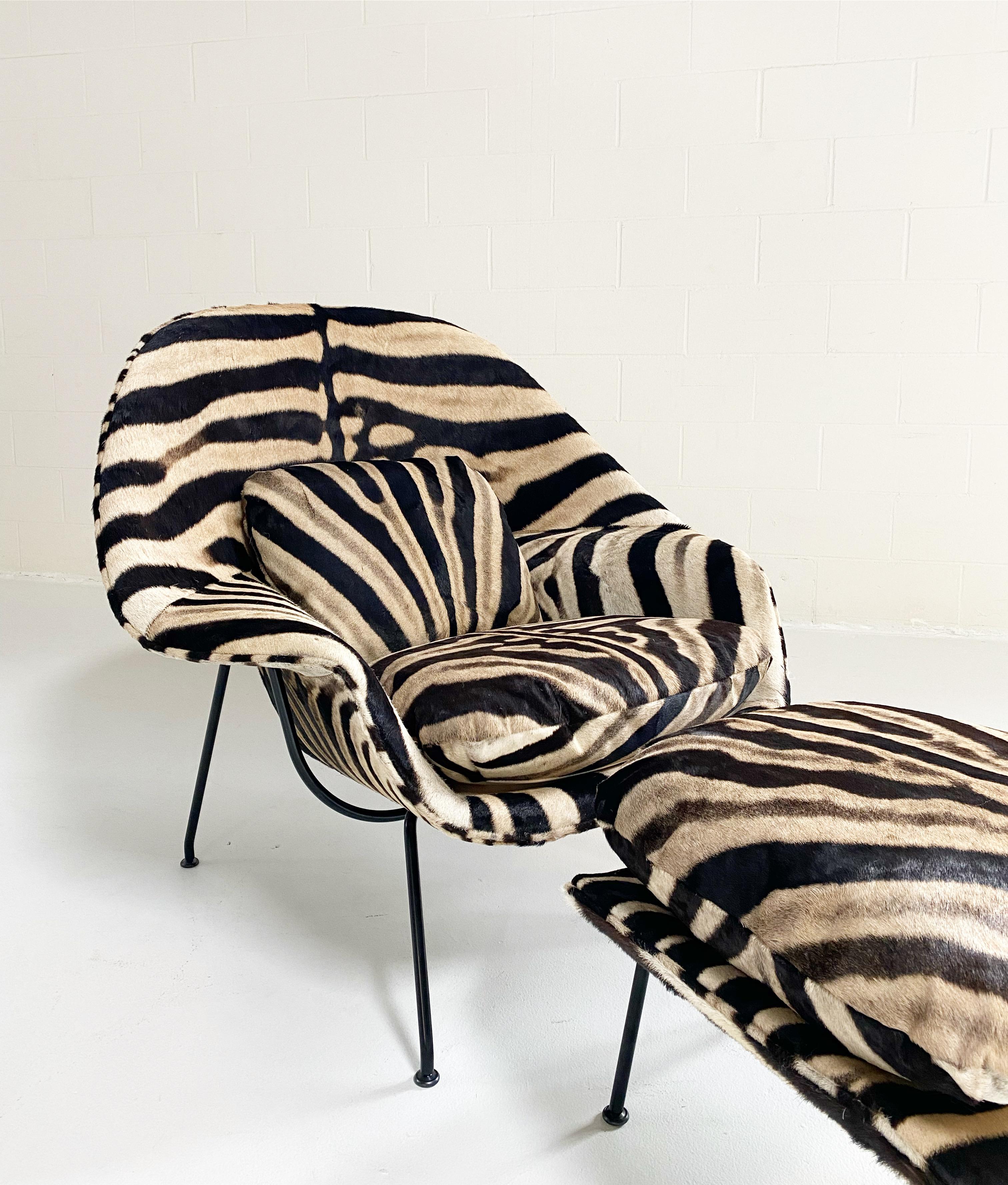 Forsyth Bespoke Eero Saarinen Womb Chair und Ottomane in Zebra im Angebot 4