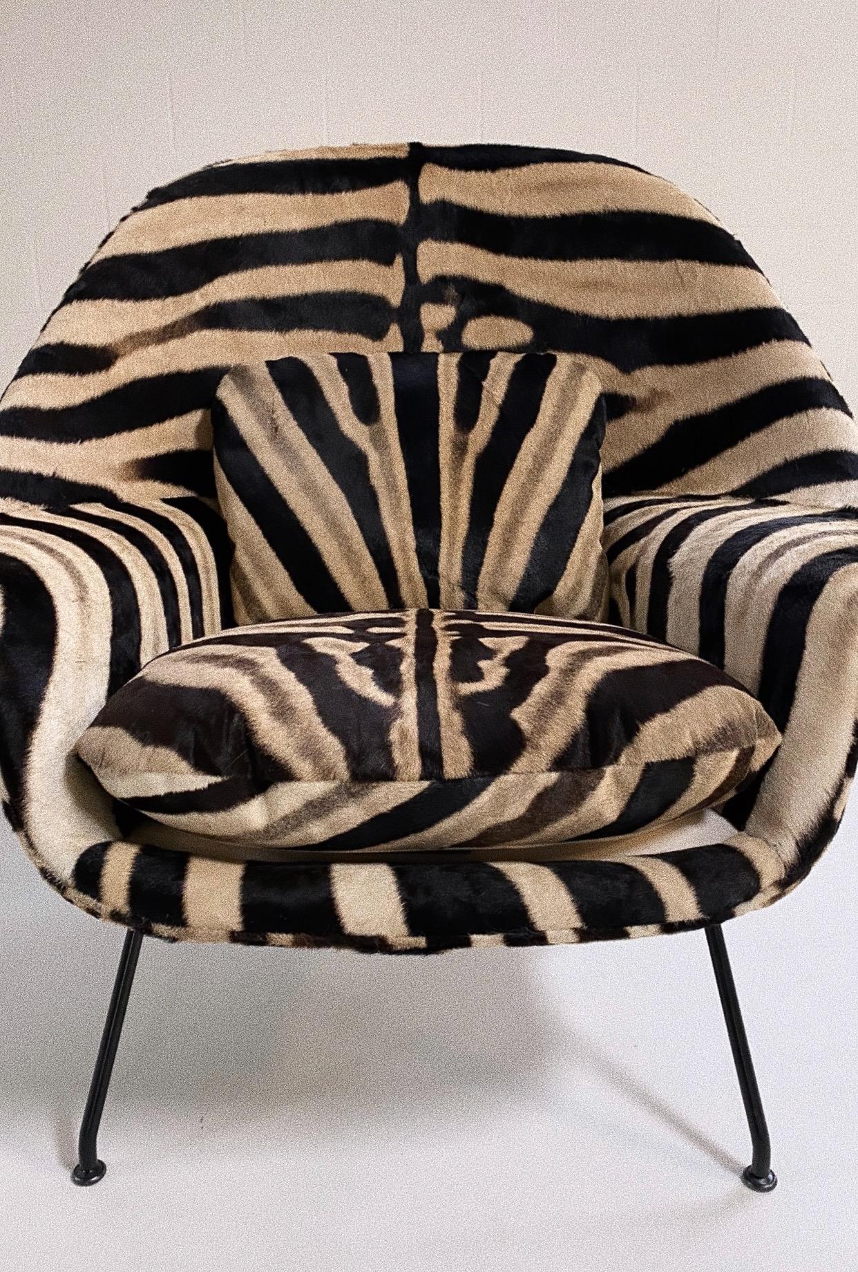 Forsyth Bespoke Eero Saarinen Womb Chair und Ottomane in Zebra im Angebot 7