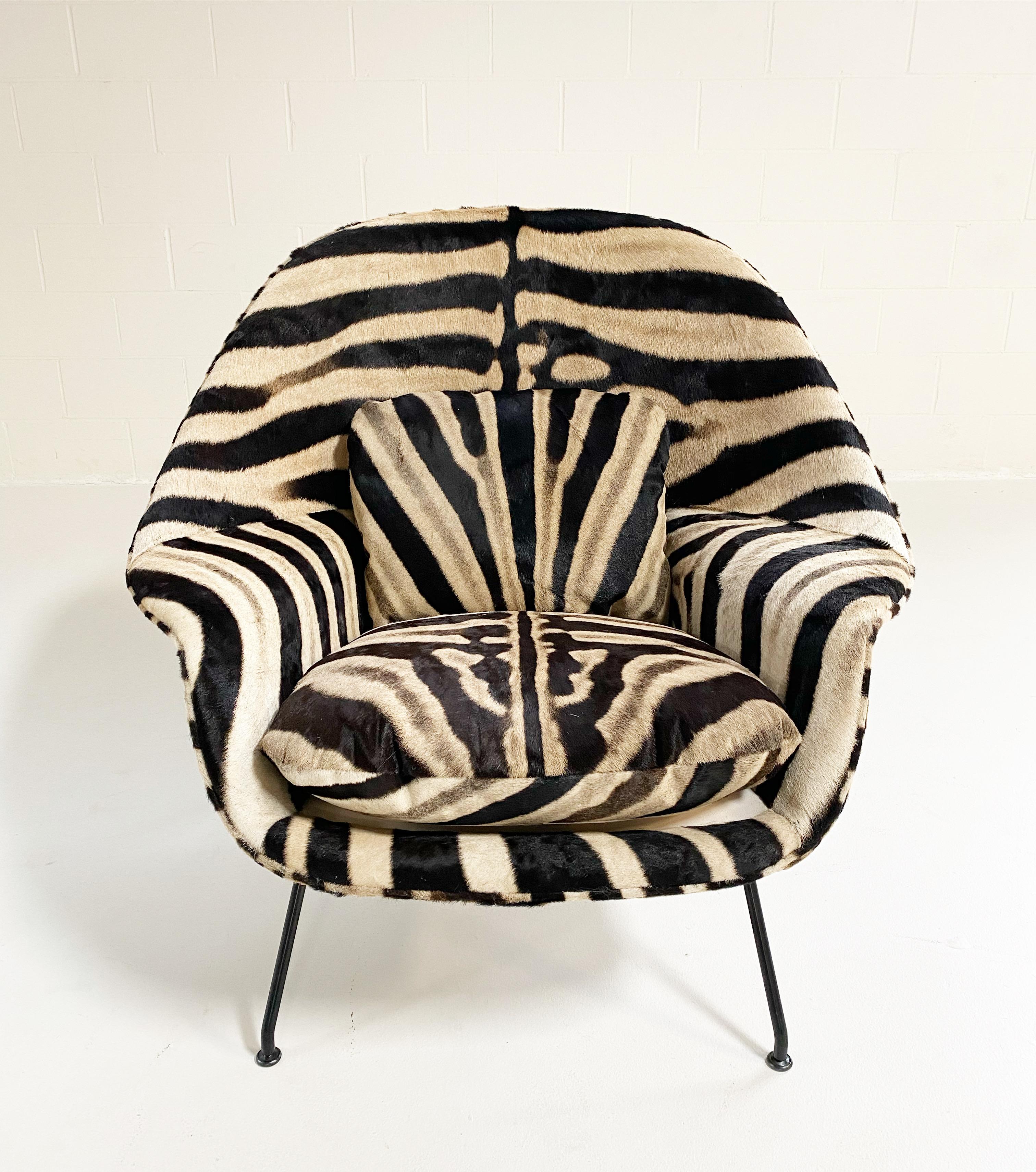 Forsyth Bespoke Eero Saarinen Womb Chair und Ottomane in Zebra (Zebrafell) im Angebot