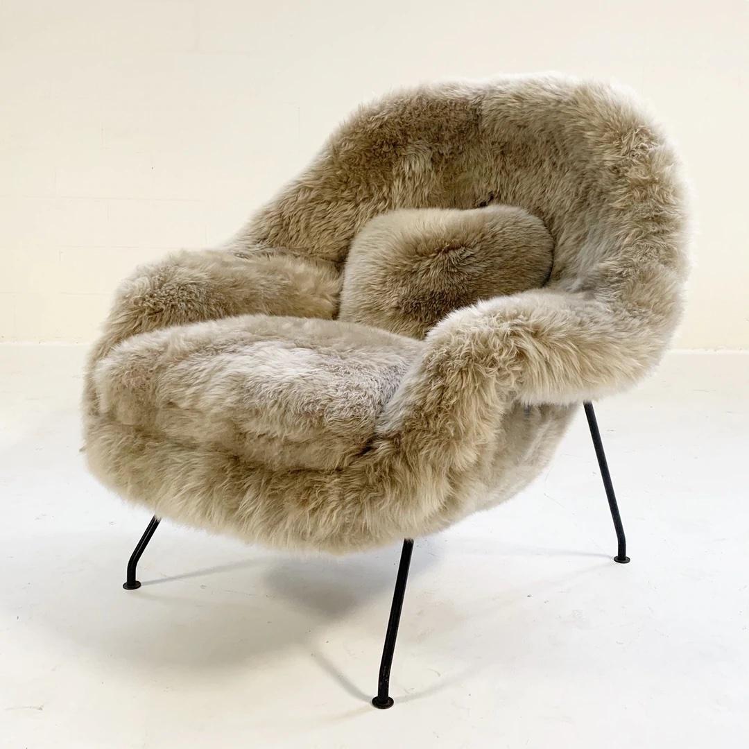 Contemporary Forsyth Bespoke Womb Chair and Ottoman in New Zealand Sheepskin, Smokey Taupe For Sale
