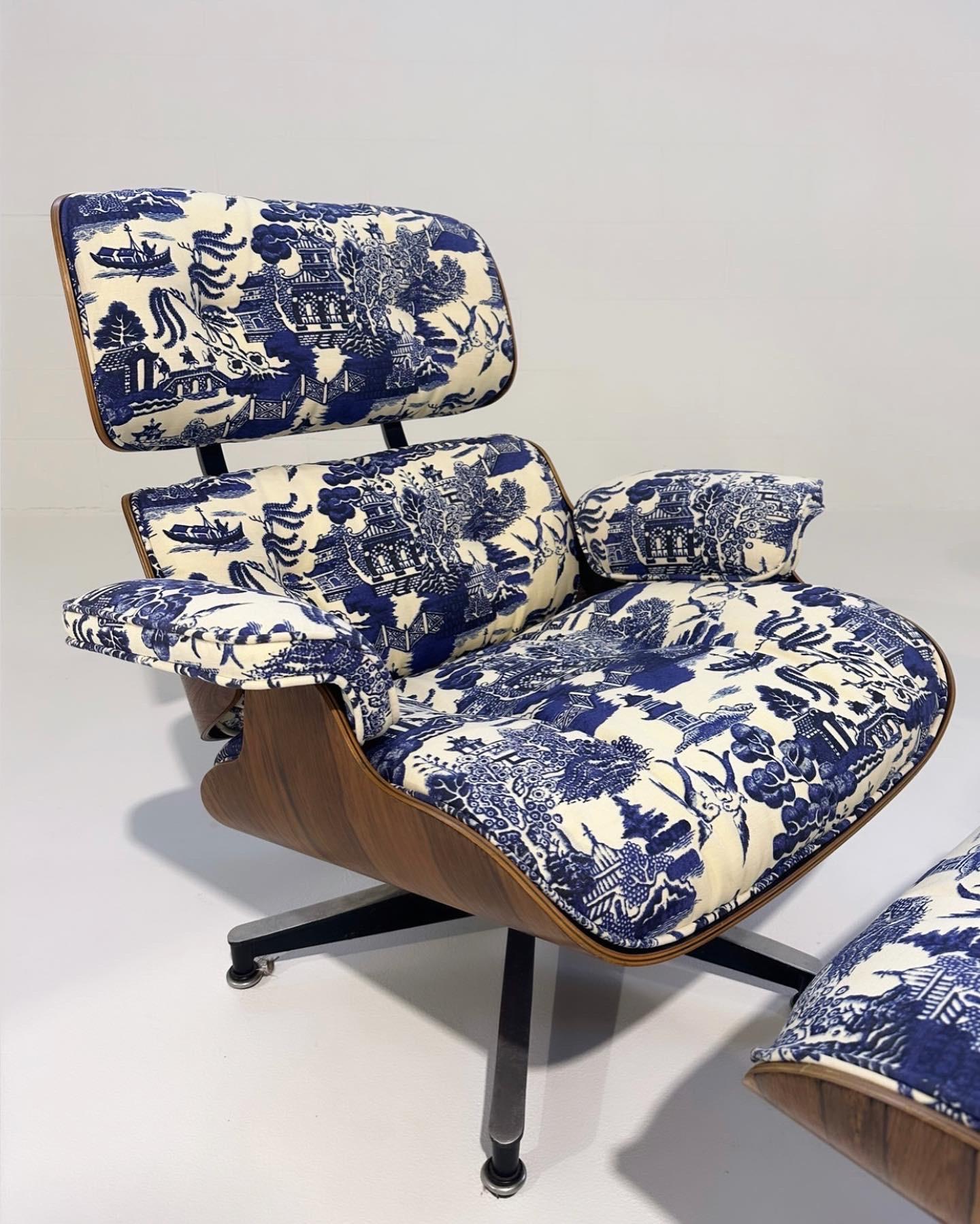 20ième siècle Chaise longue Eames 670 et ottomane 671 en lin et coton Beata Heuman en vente
