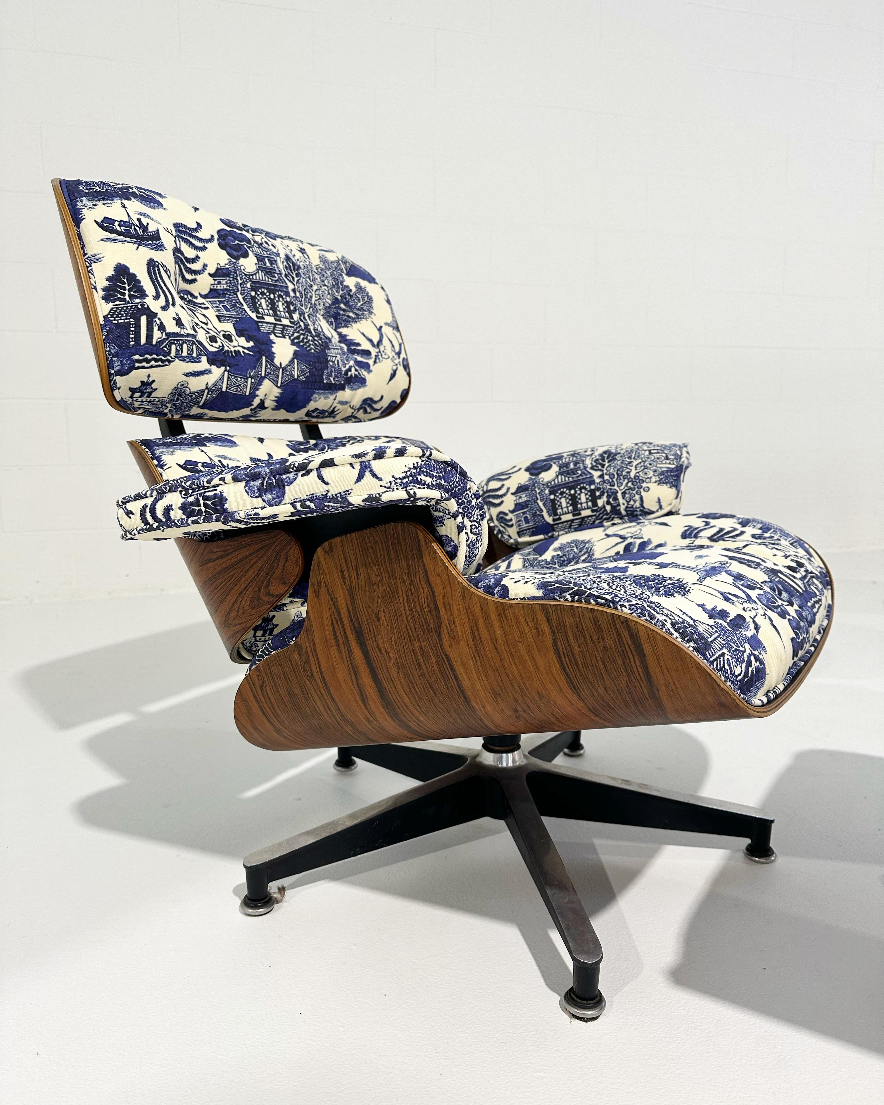20th Century Eames 670 Lounge Chair & 671 Ottoman in Beata Heuman Linen Cotton For Sale