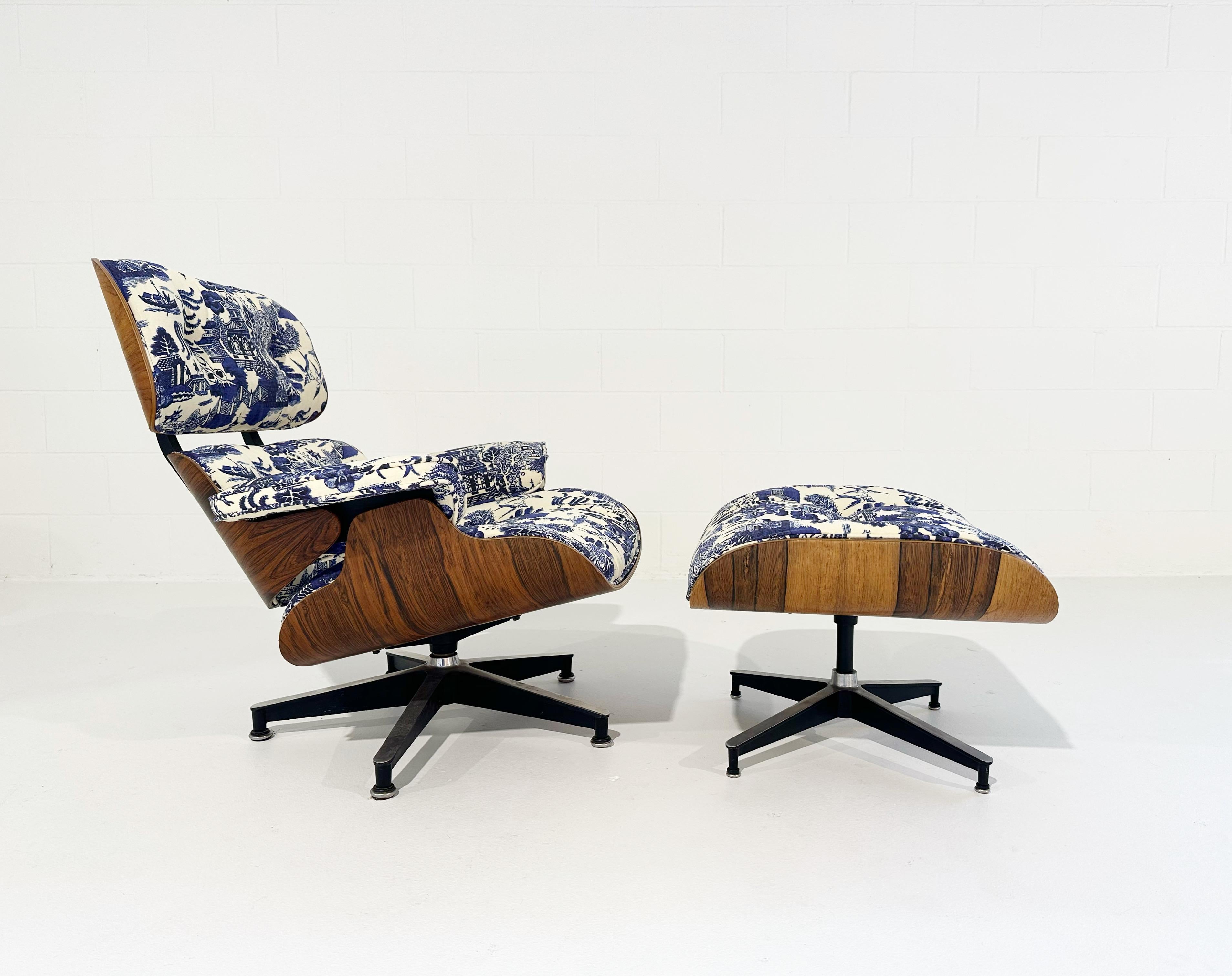 Eames 670 Lounge Chair & 671 Ottoman in Beata Heuman Linen Cotton For Sale 1