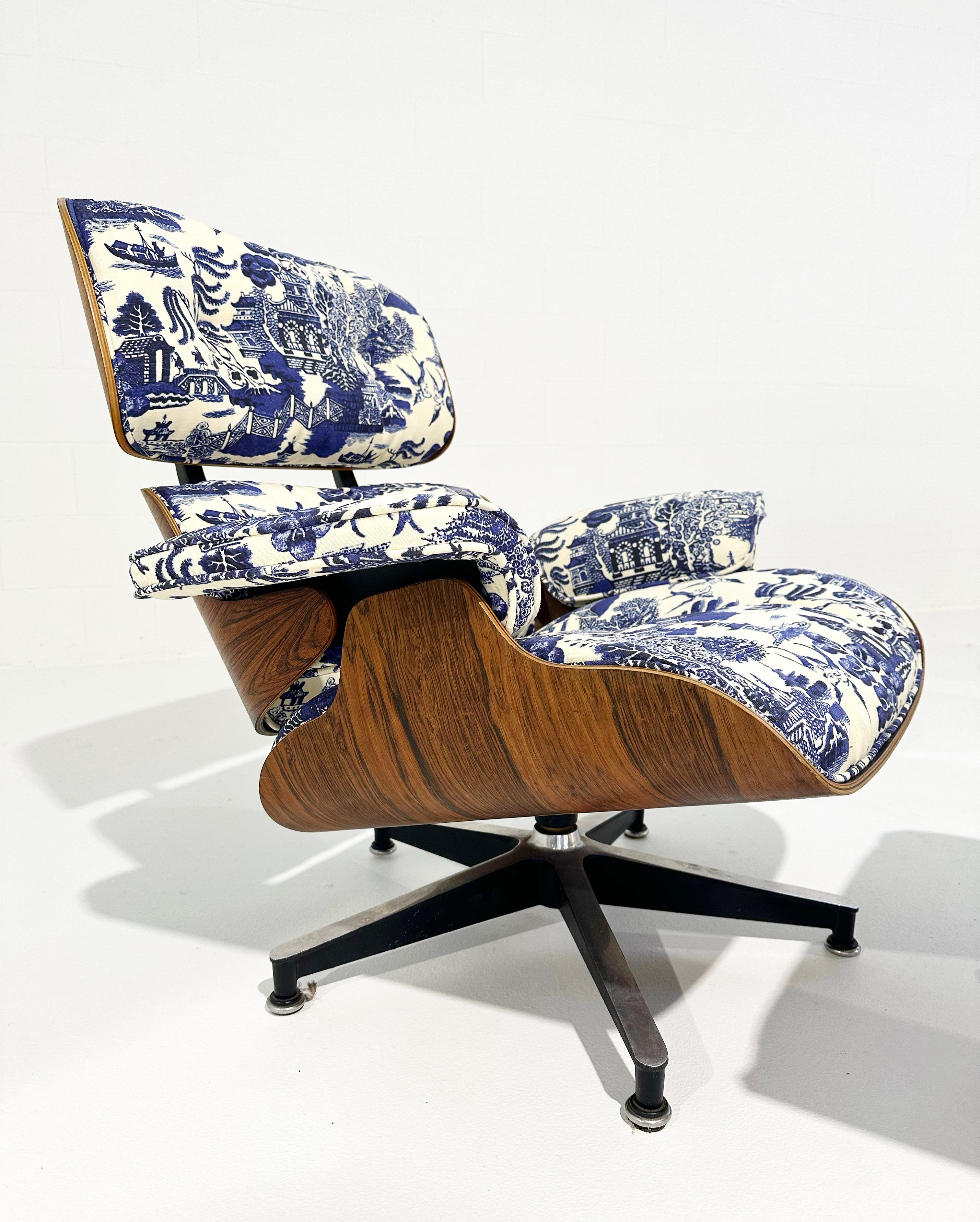 Eames 670 Lounge Chair & 671 Ottoman in Beata Heuman Linen Cotton For Sale 2