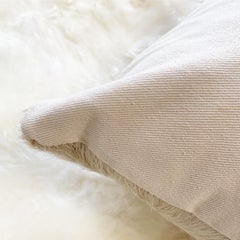 Almohada de cuero de vaca brasileño marfil Forsyth