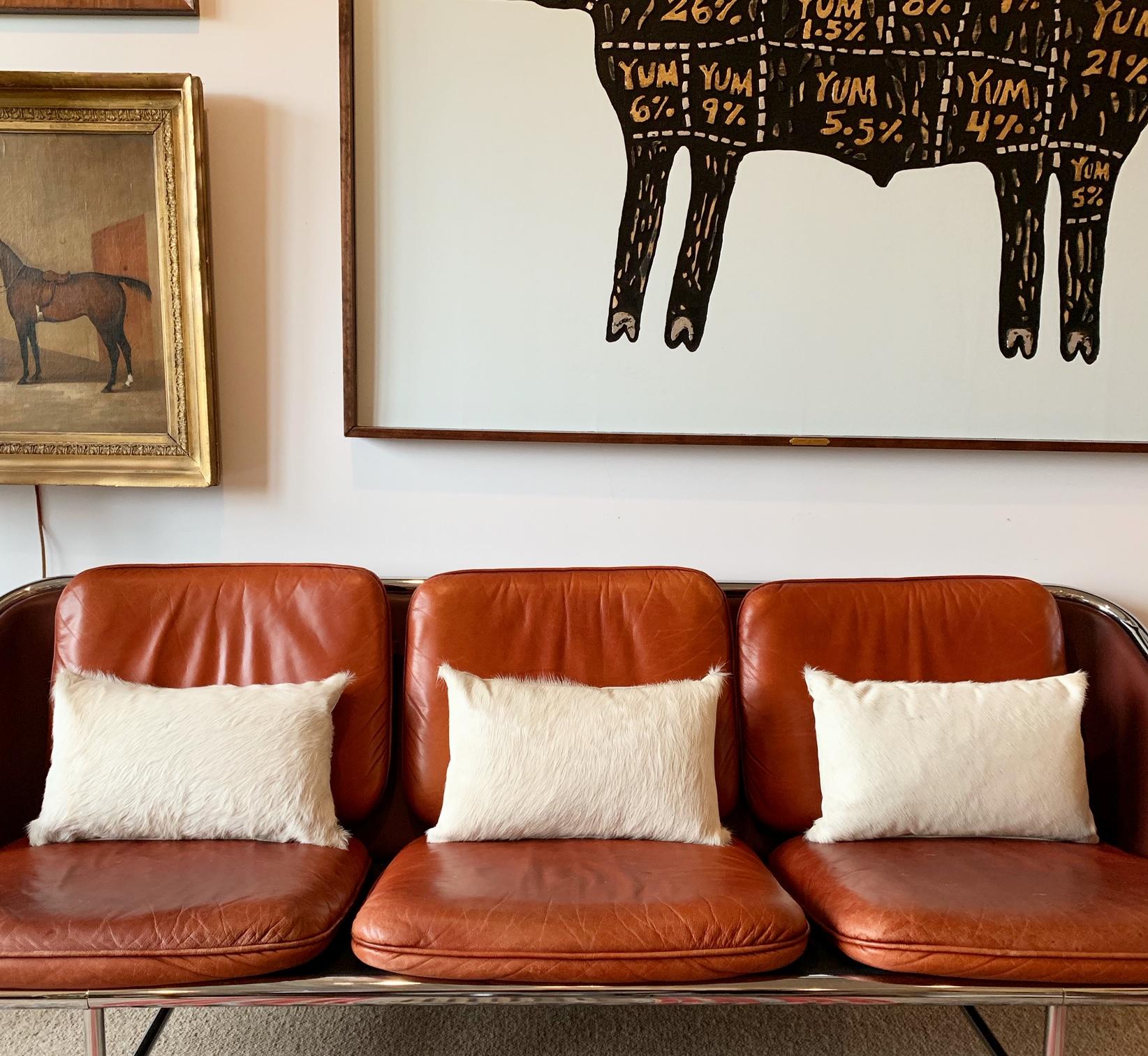 Coussin Forsyth en cuir de vachette brésilien ivoire Neuf - En vente à SAINT LOUIS, MO