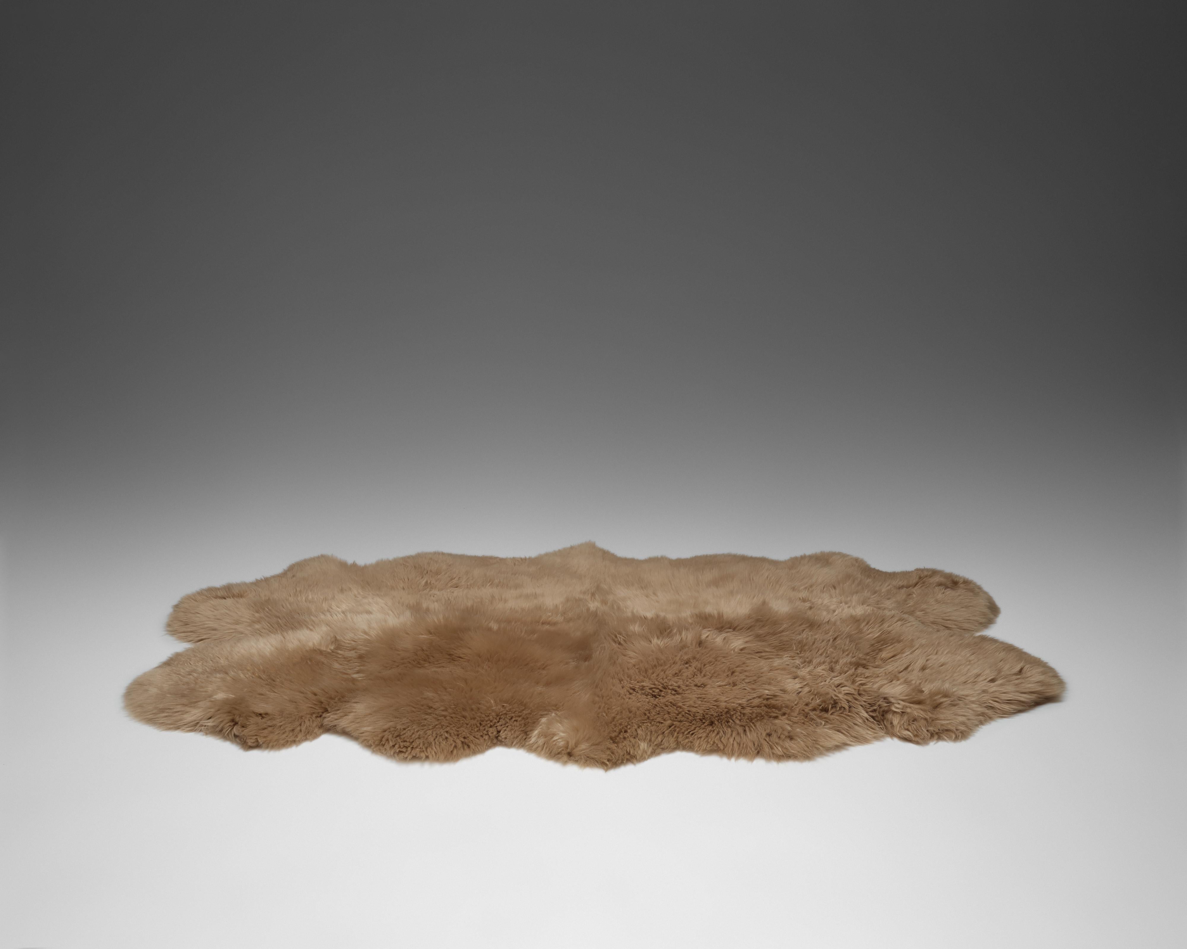 Forsyth New Zealand Sheepskin Quad Rug, Tan In New Condition For Sale In SAINT LOUIS, MO