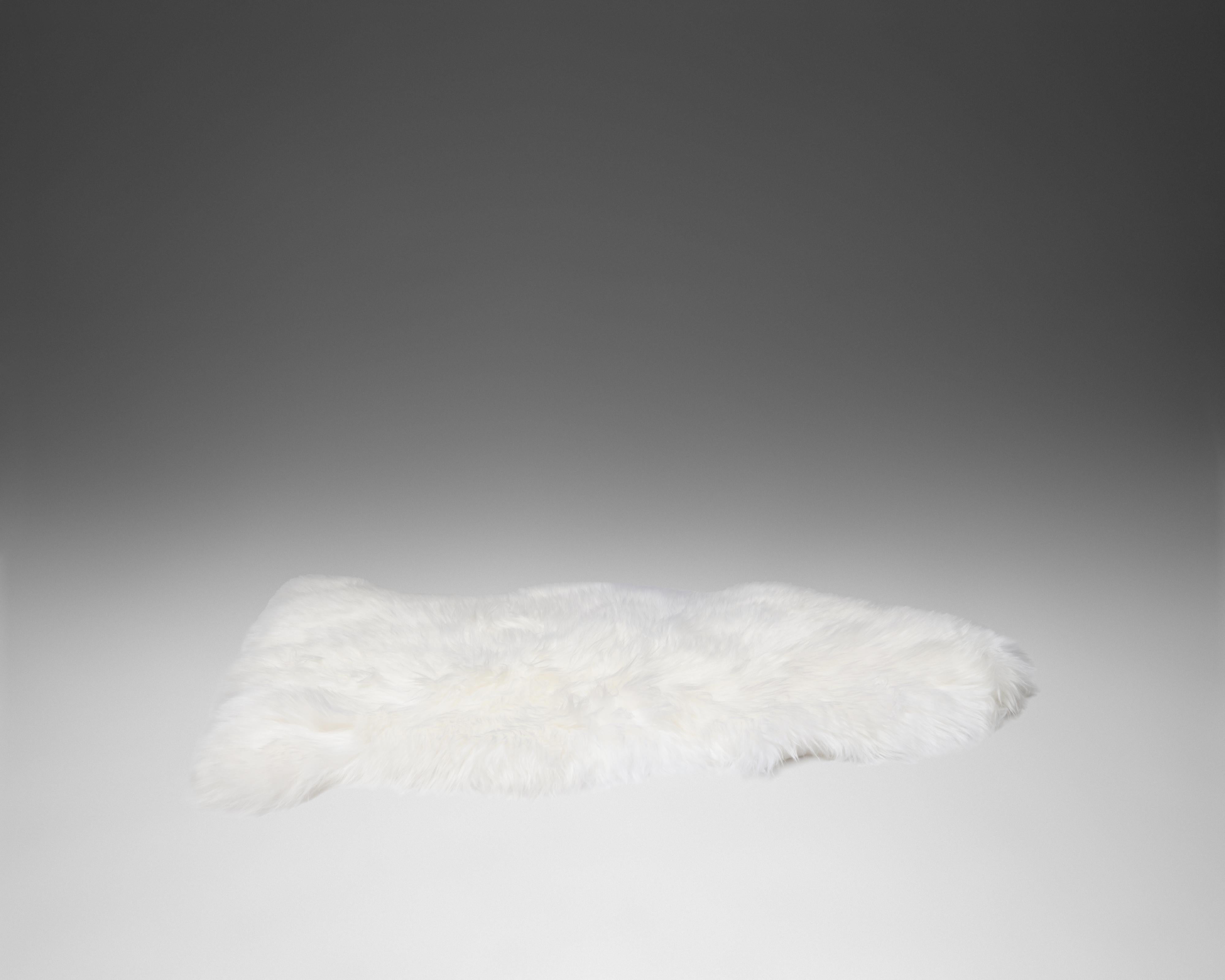 Forsyth New Zealand Sheepskin Rug, Ivory In New Condition For Sale In SAINT LOUIS, MO