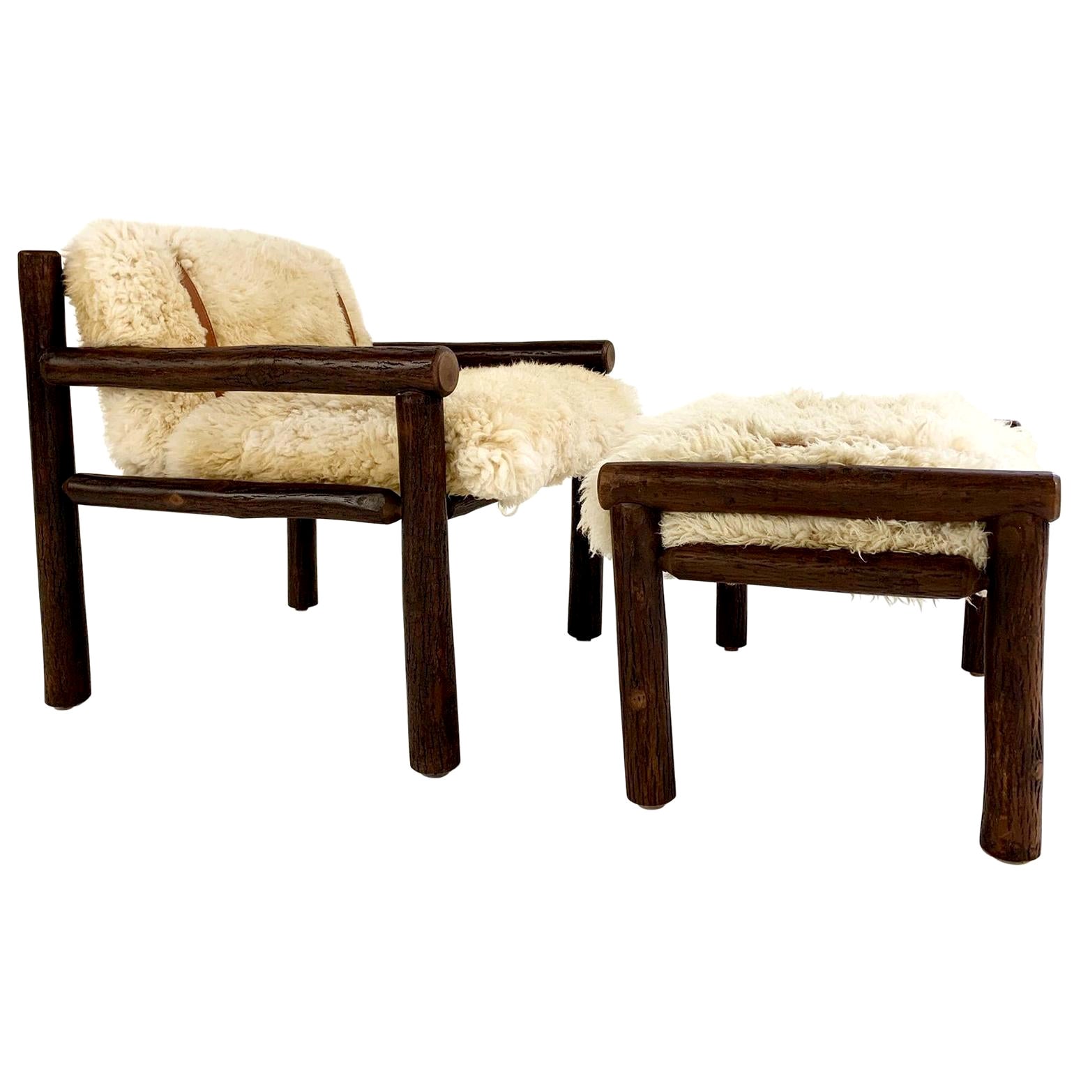 Fauteuil et pouf en vieux pacanier avec coussins en peau de mouton Forsyth x Old Hickory