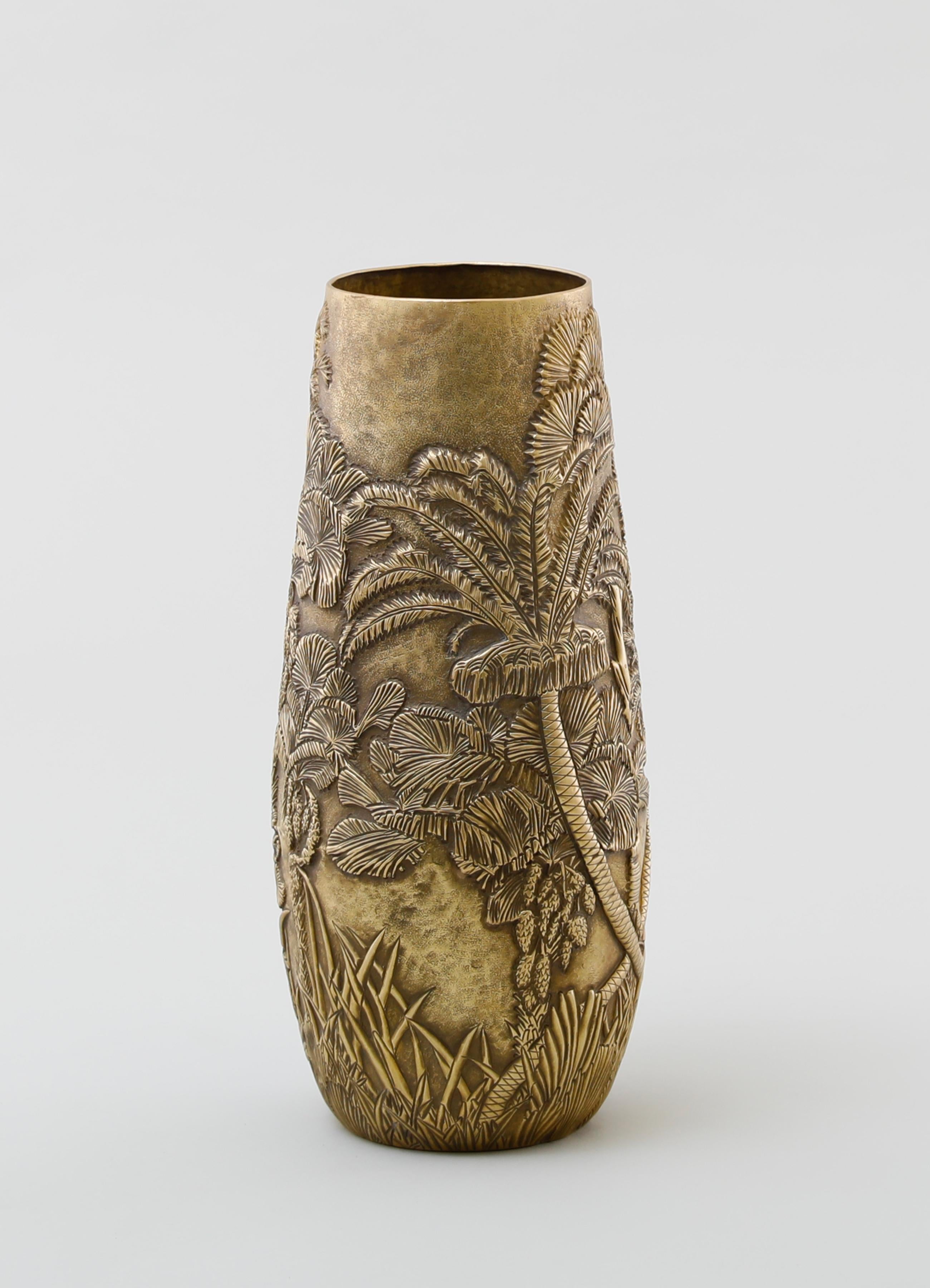 Calco Vaso Fort Kochi Repousse in ottone patinato, di Vikram Goyal in vendita