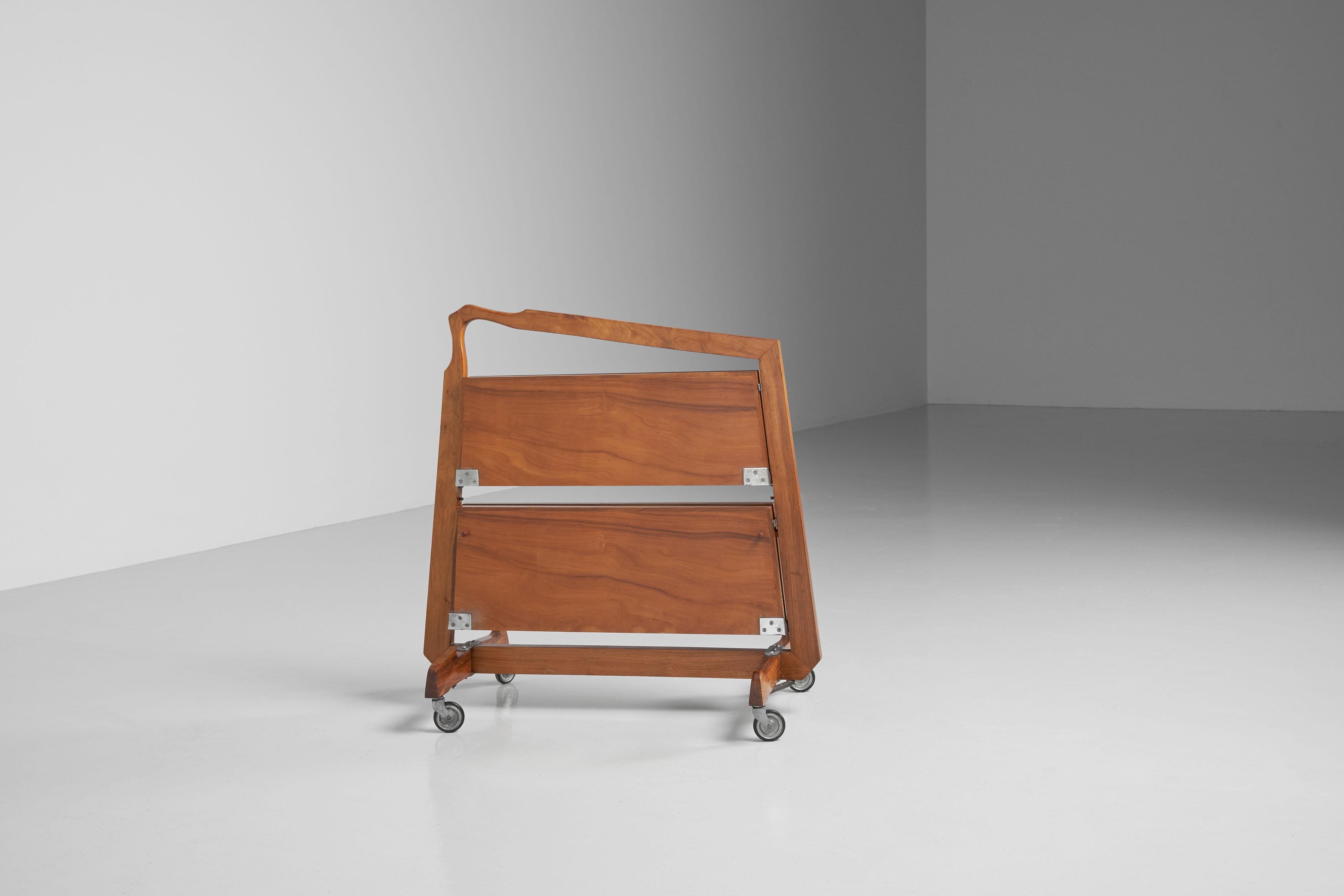 Fortalit Sculptural Serving Trolley Brazil 1960 In Good Condition For Sale In Roosendaal, Noord Brabant